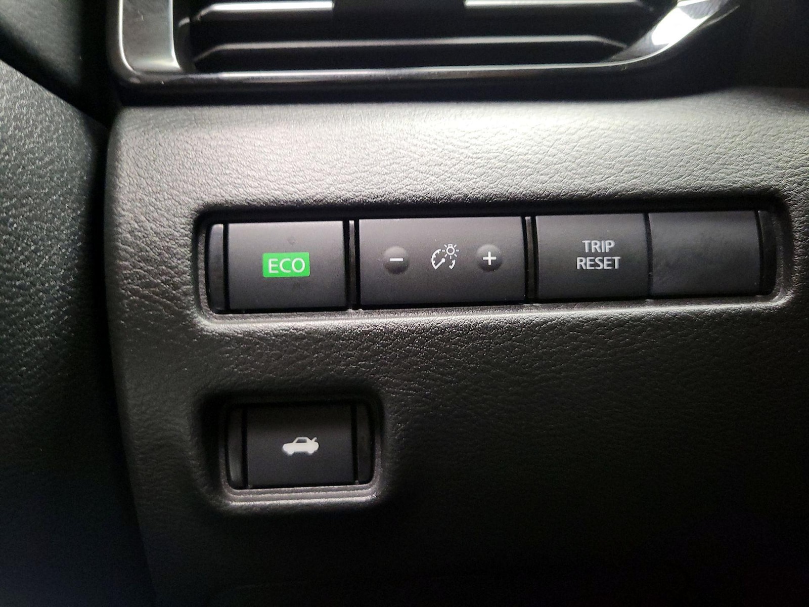 2025 Nissan Sentra SR - Photo 14