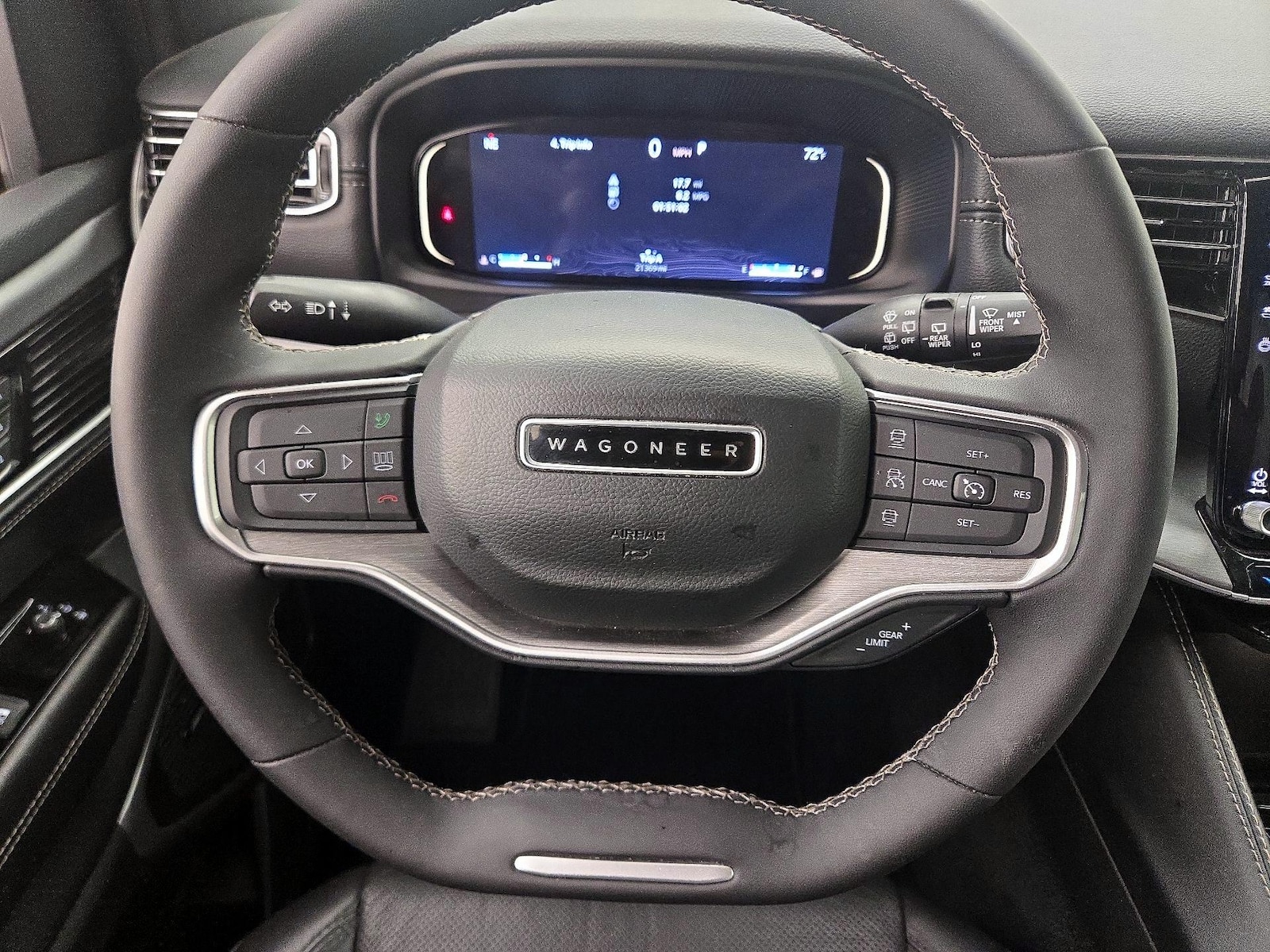2025 Jeep Wagoneer Series II - Photo 11