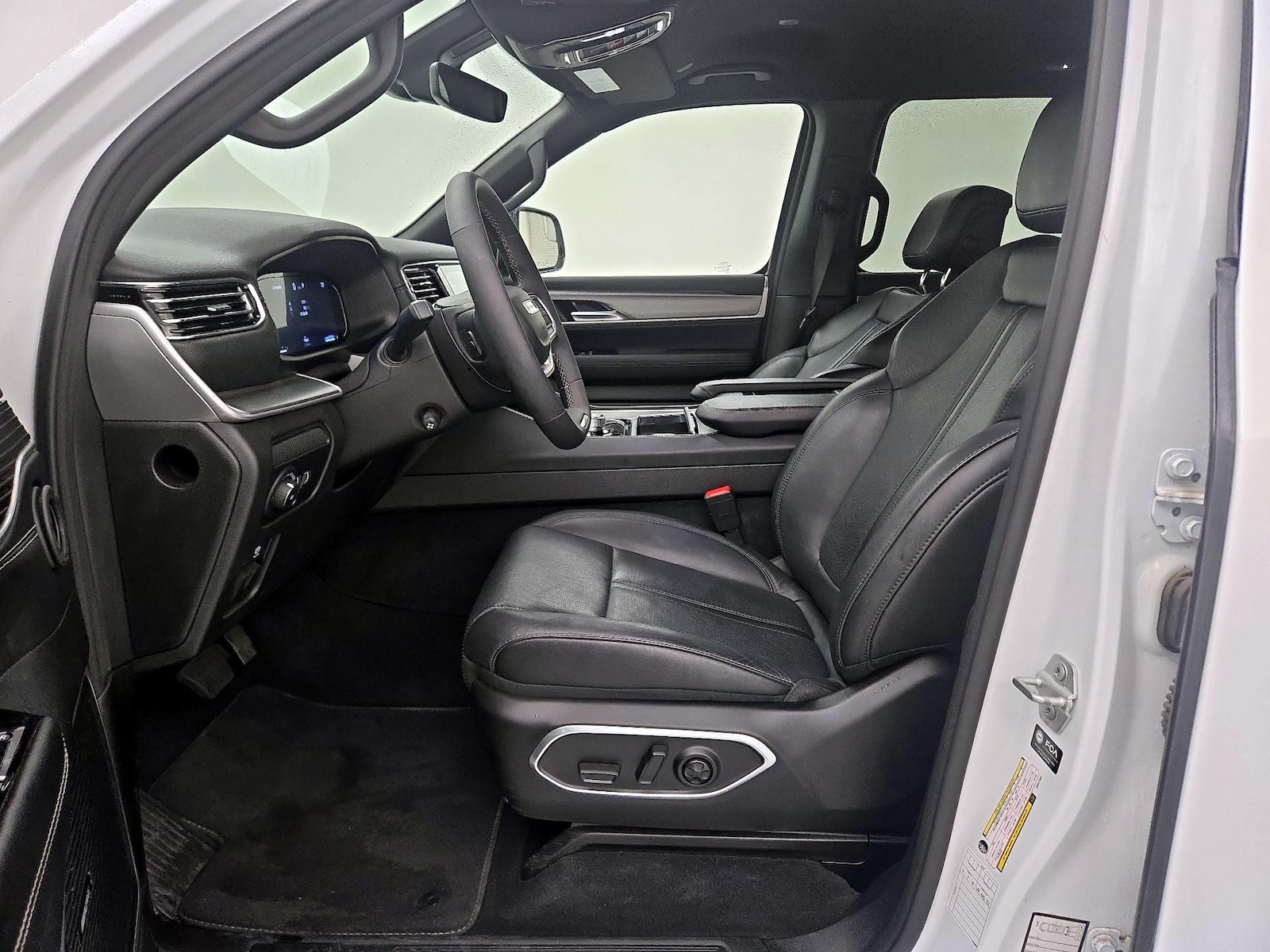 2025 Jeep Wagoneer Series II - Photo 12