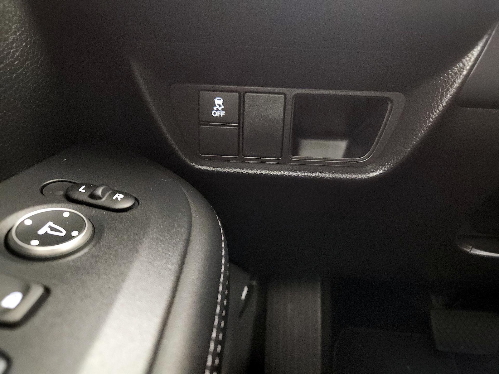 2025 Honda HR-V EX-L - Photo 14