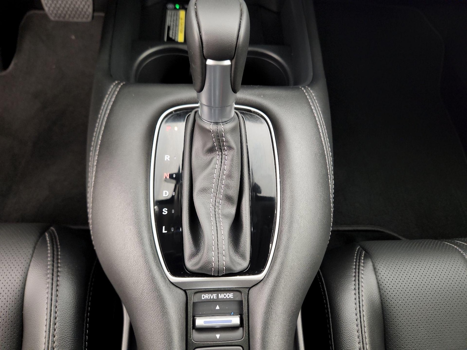 2025 Honda HR-V EX-L - Photo 18