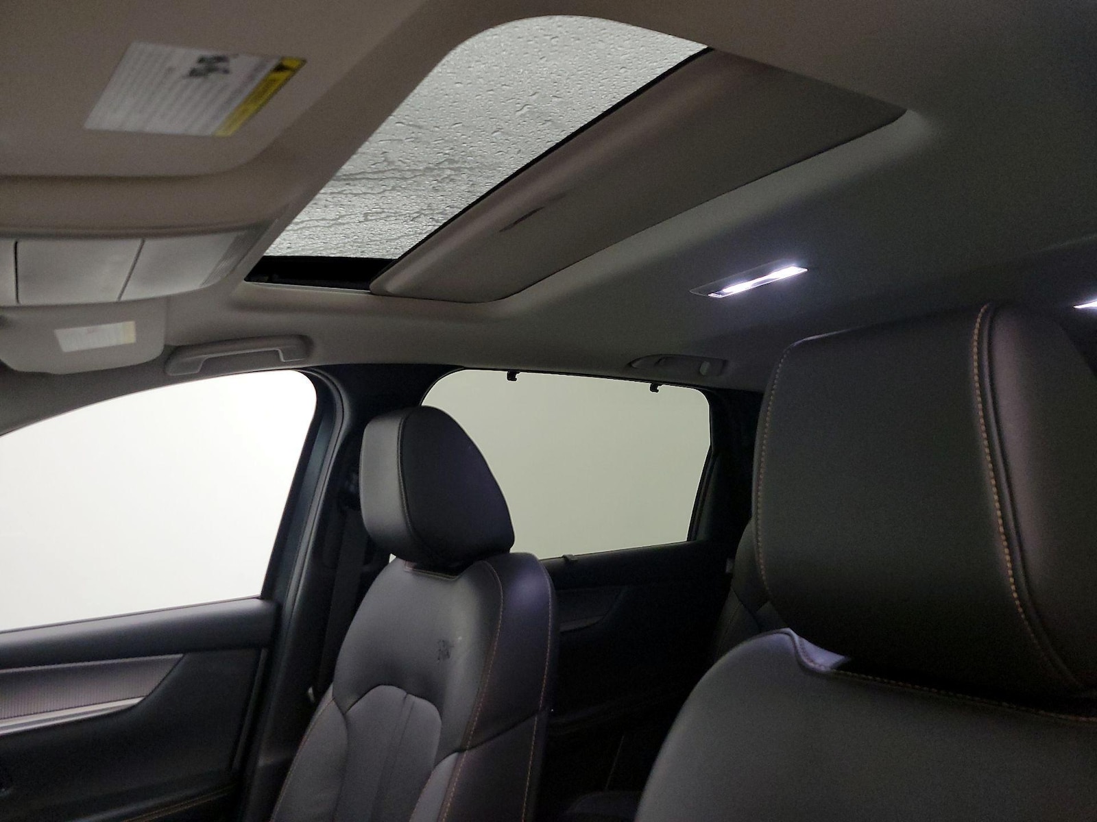 Sunroof(s) & Overhead Airbags