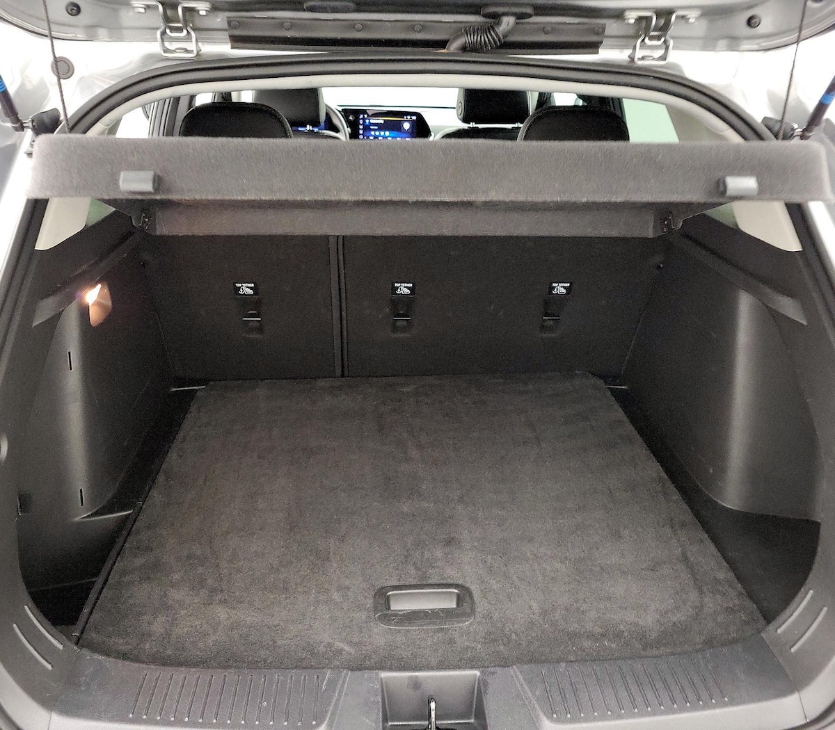 Trunk/Cargo (Seats Up)