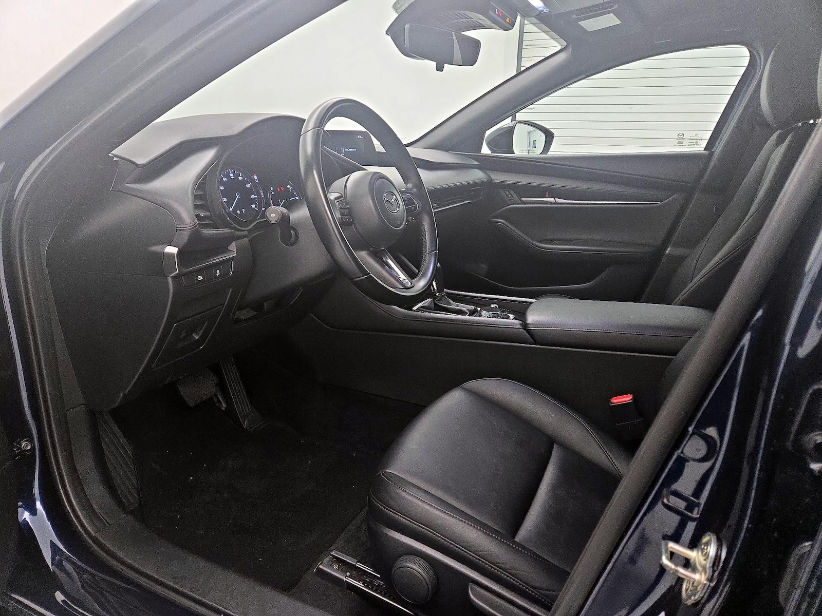 Side Airbags & Leatherette Seats