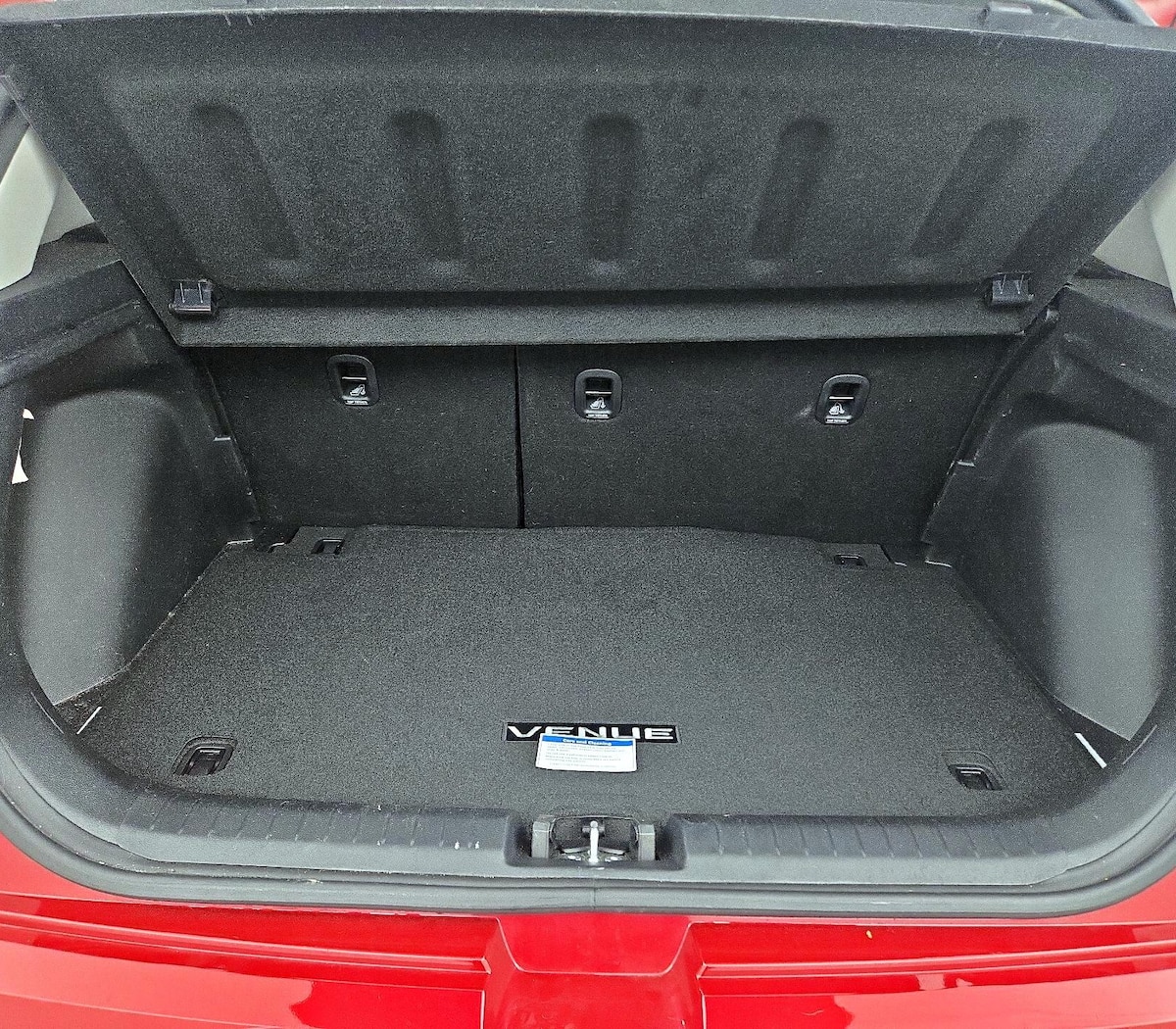 Trunk/Cargo (Seats Up)