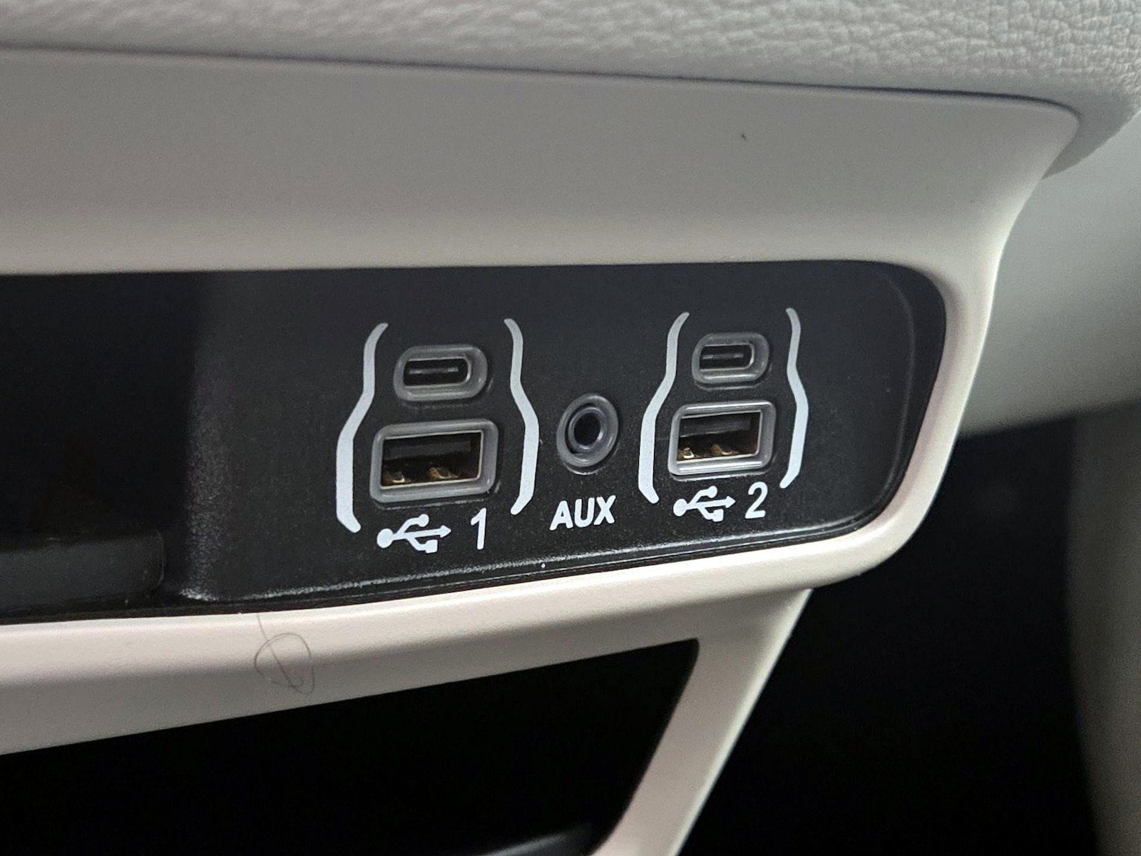 2023 Chrysler Pacifica Hybrid Touring L - Photo 19