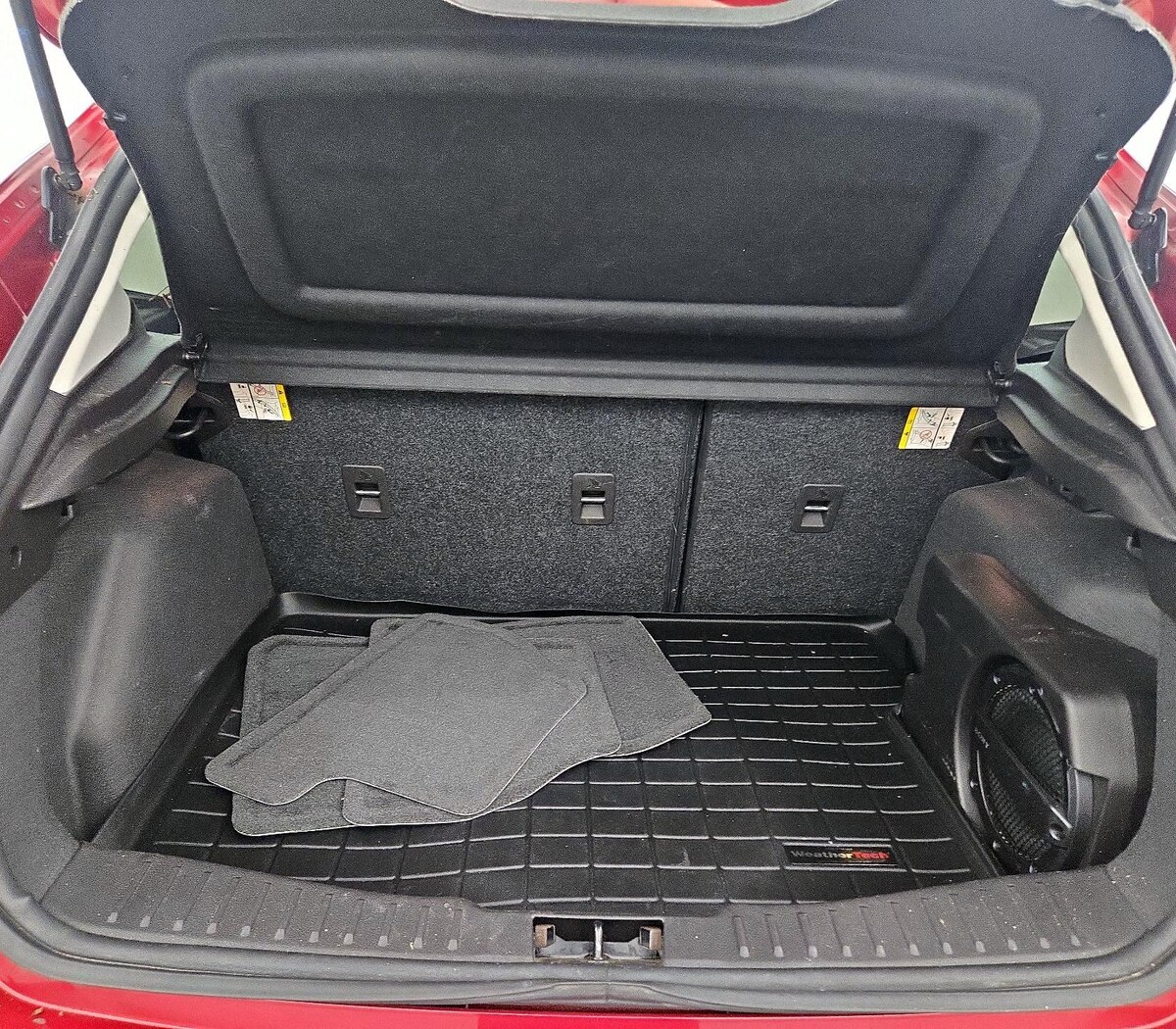 Trunk/Cargo (Seats Up)