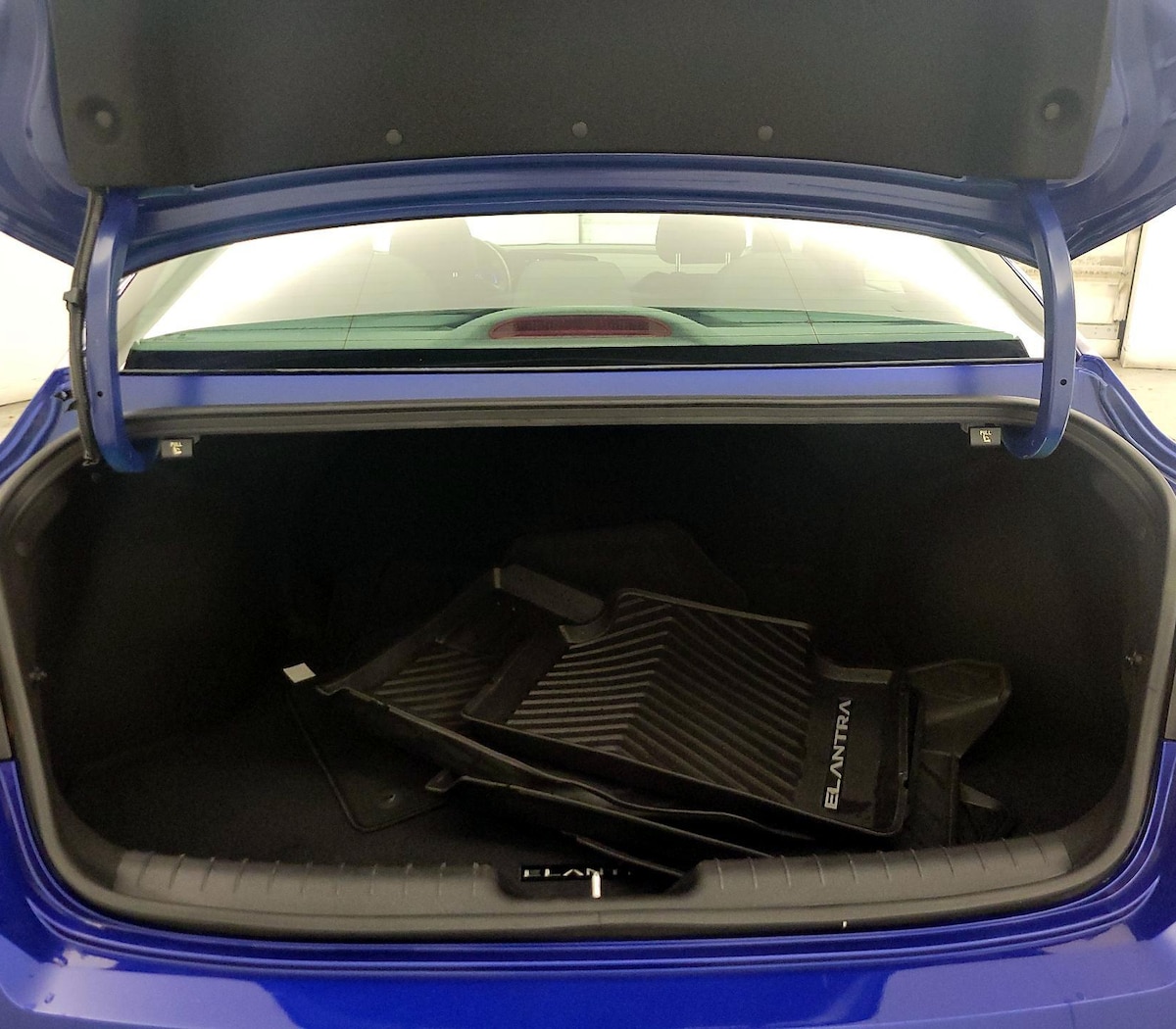 Trunk/Cargo (Seats Up)