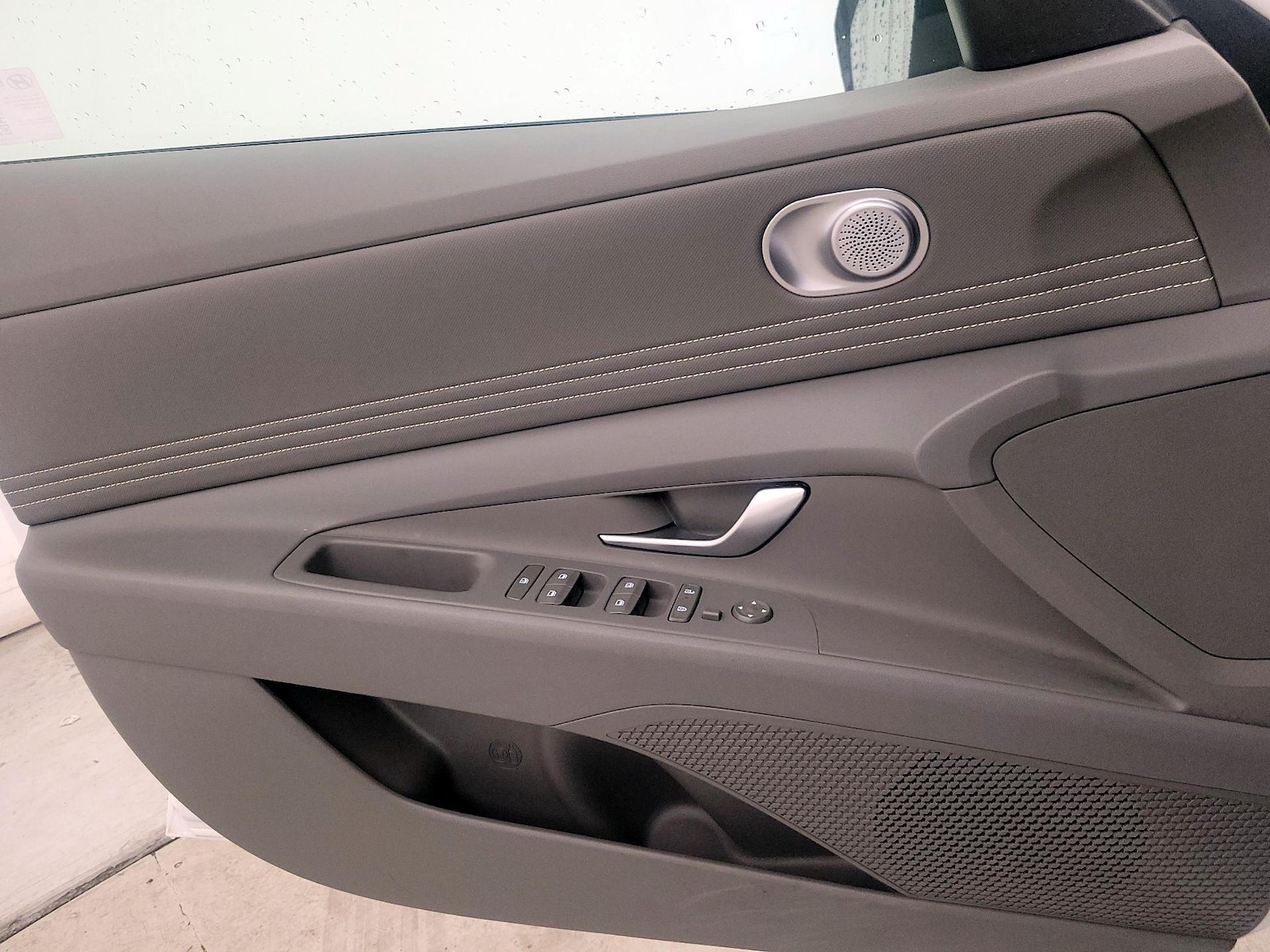 2025 Hyundai Elantra SEL - Photo 13