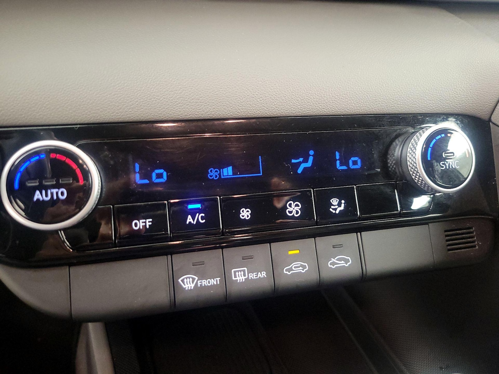 2025 Hyundai Elantra SEL - Photo 17