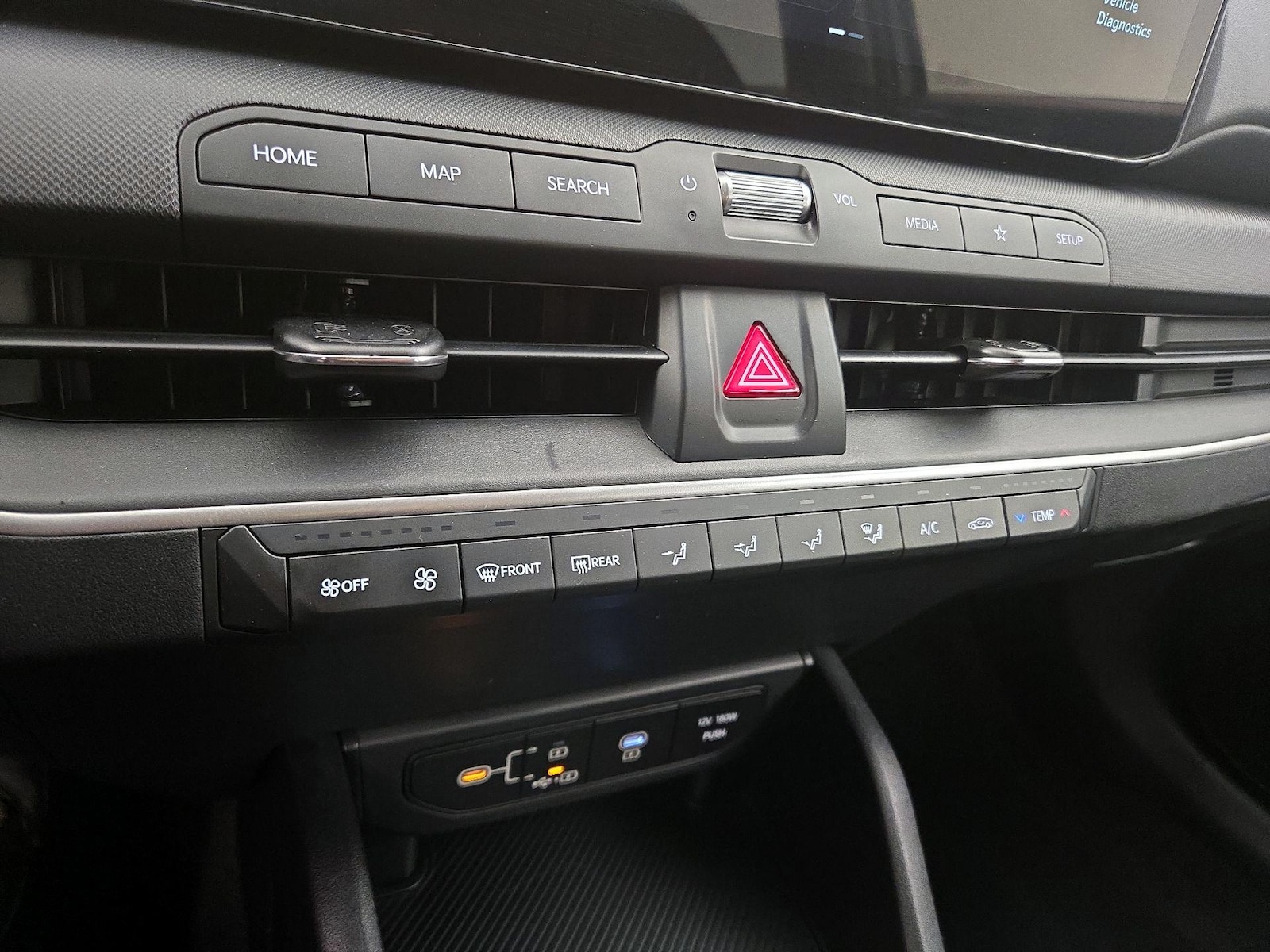 2025 Kia K4 LXS - Photo 17