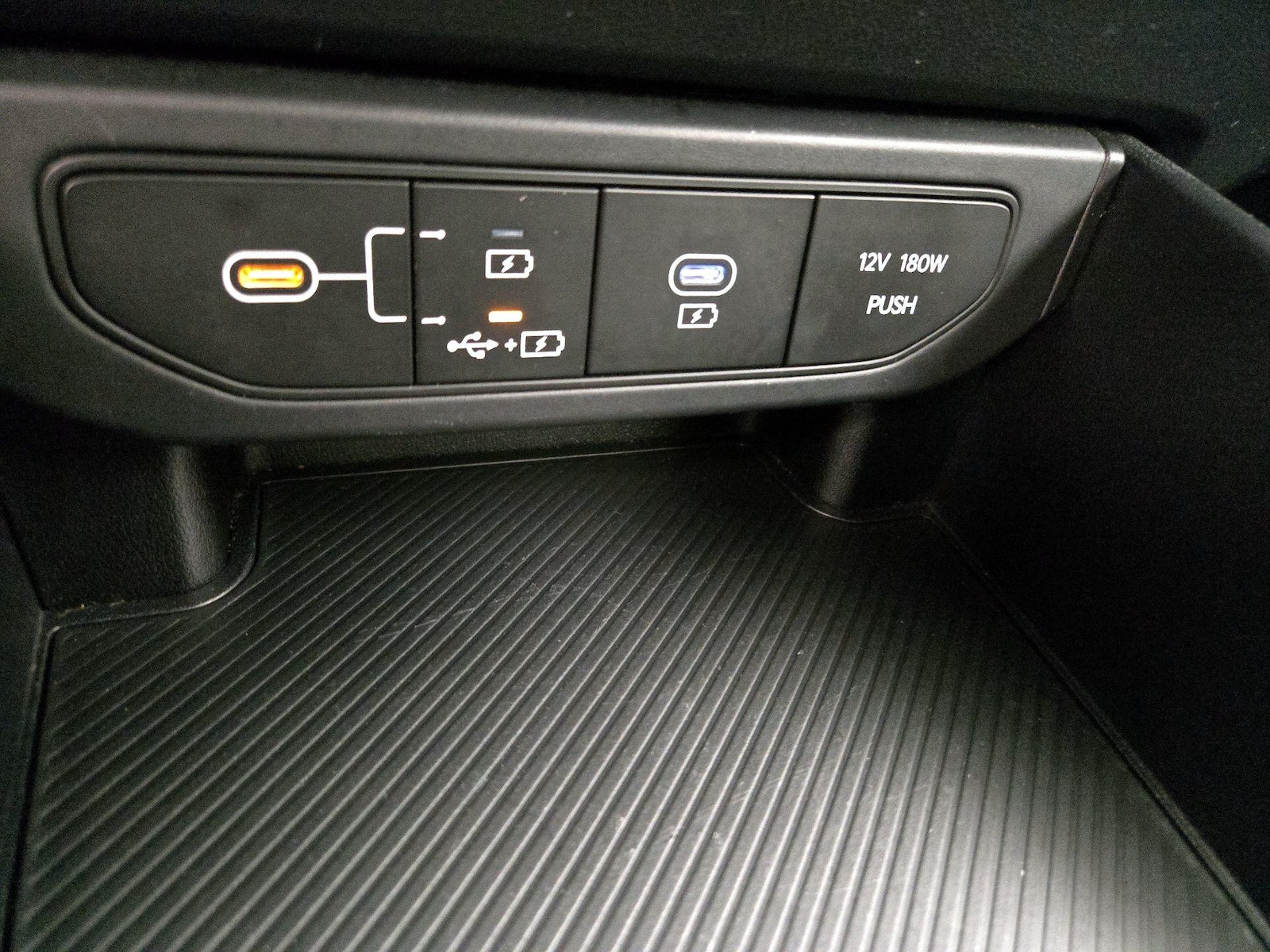 2025 Kia K4 LXS - Photo 19