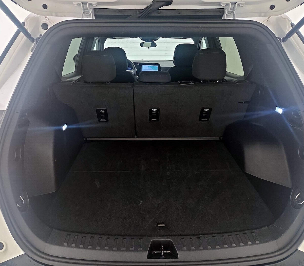 Trunk/Cargo (Seats Up)
