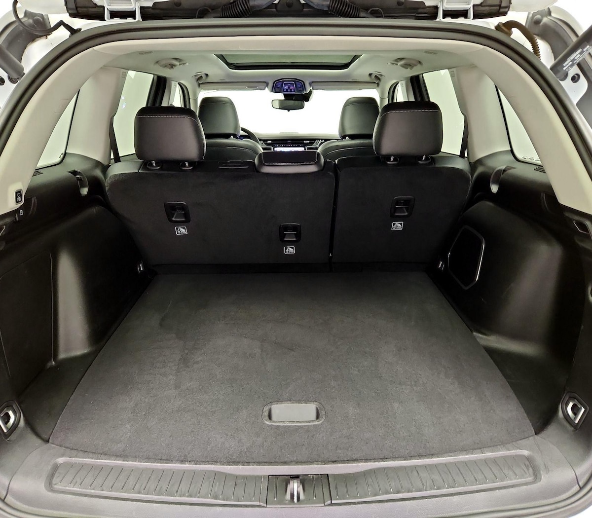 Trunk/Cargo (Seats Up)