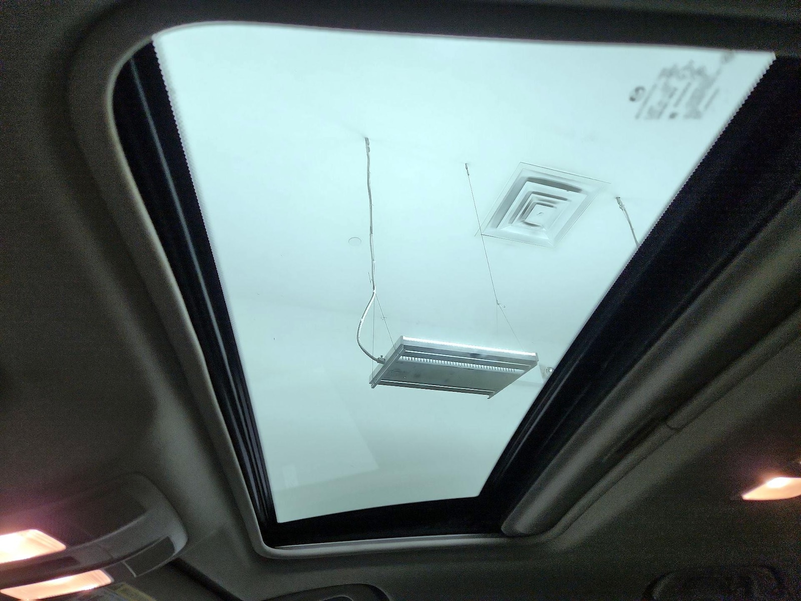 Sunroof(s) & Overhead Airbags