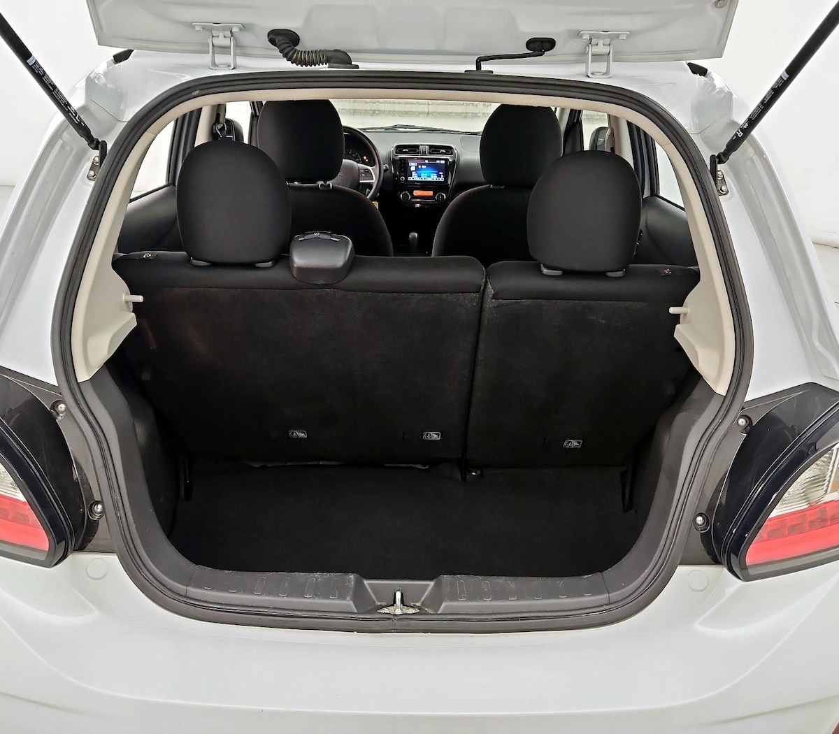 Trunk/Cargo (Seats Up)