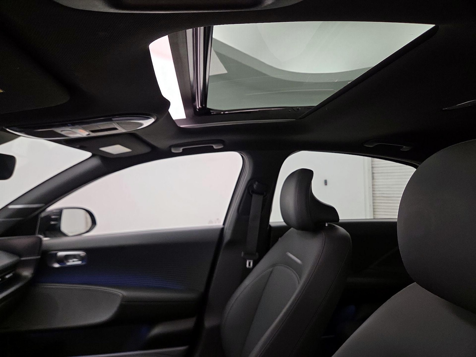 Sunroof(s) & Overhead Airbags