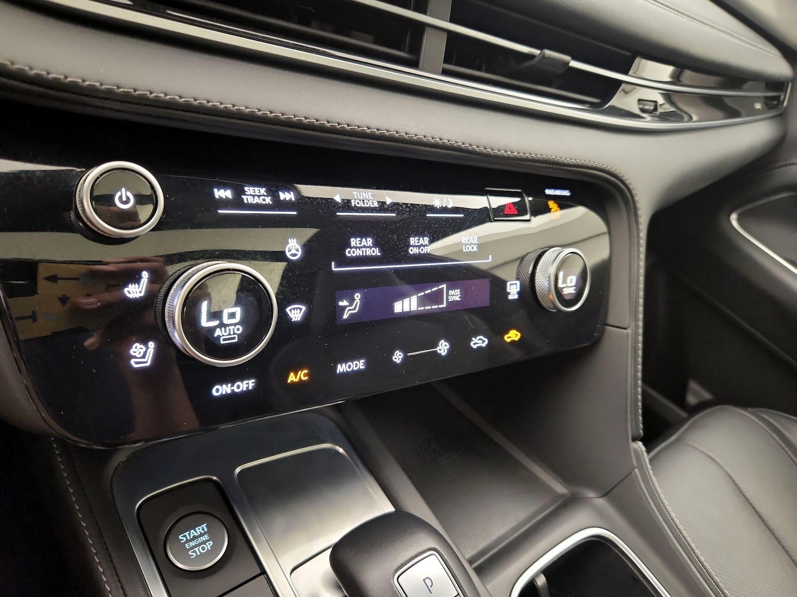 2025 INFINITI QX60 LUXE - Photo 18