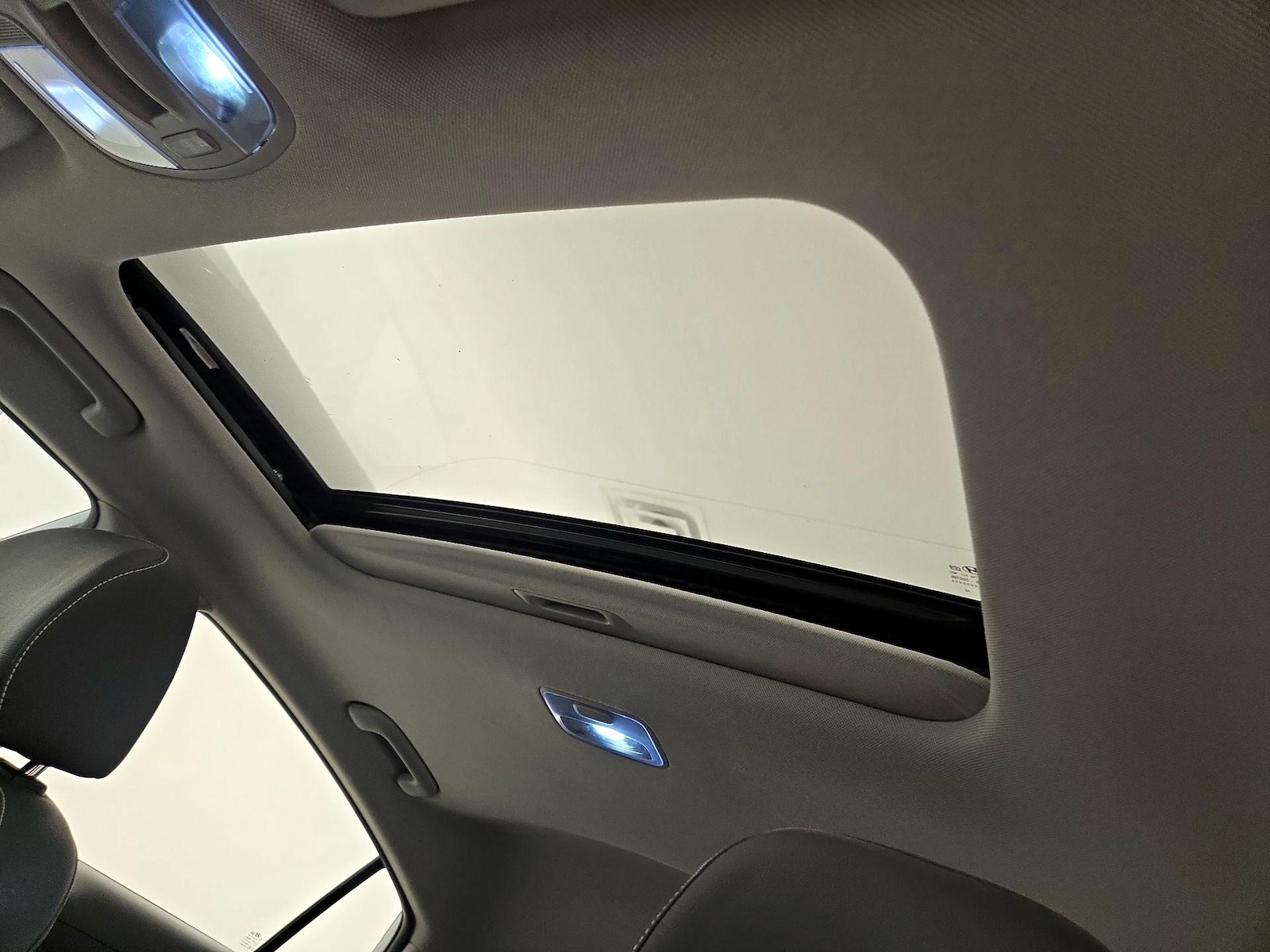 Sunroof(s) & Overhead Airbags
