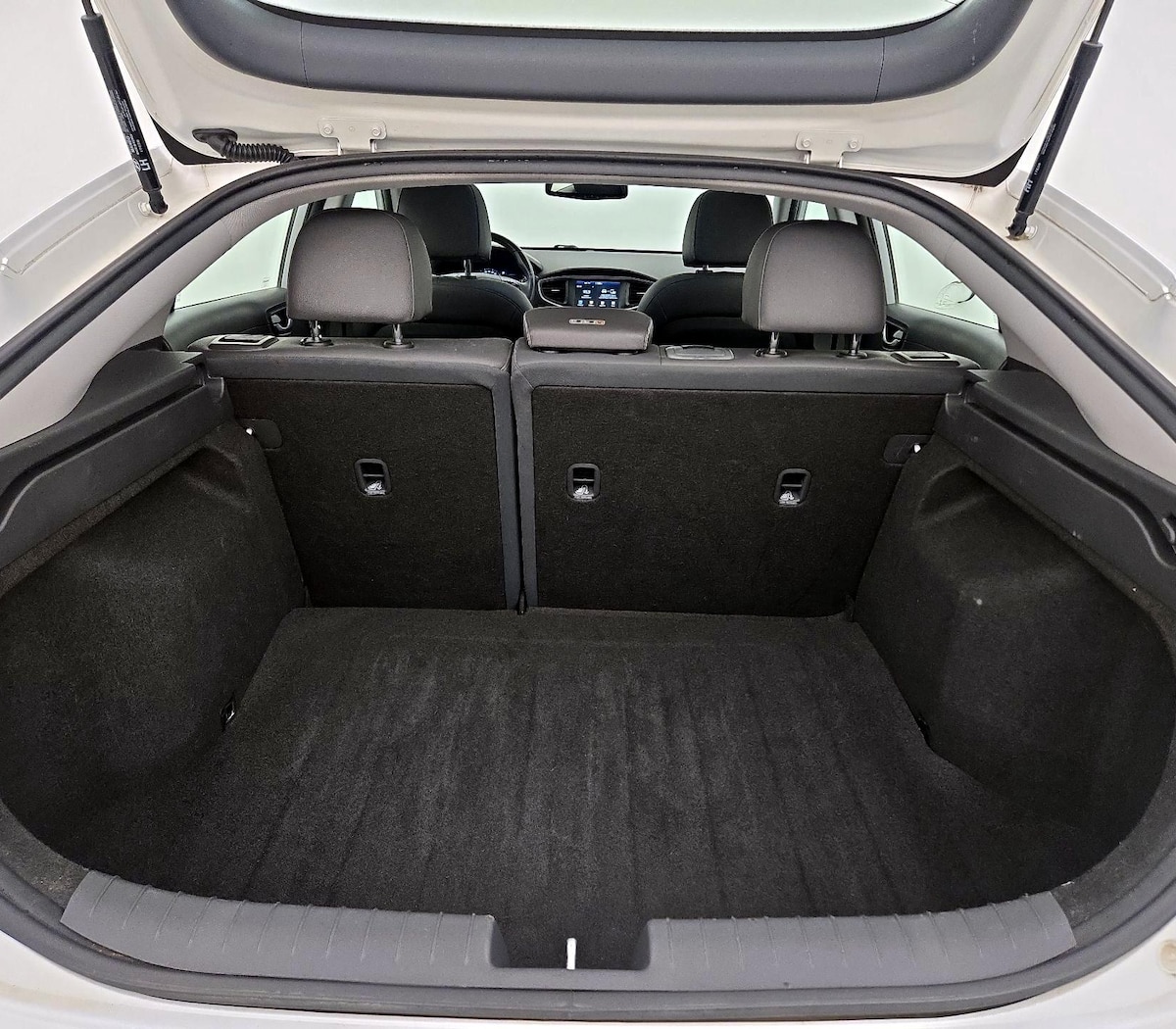 Trunk/Cargo (Seats Up)
