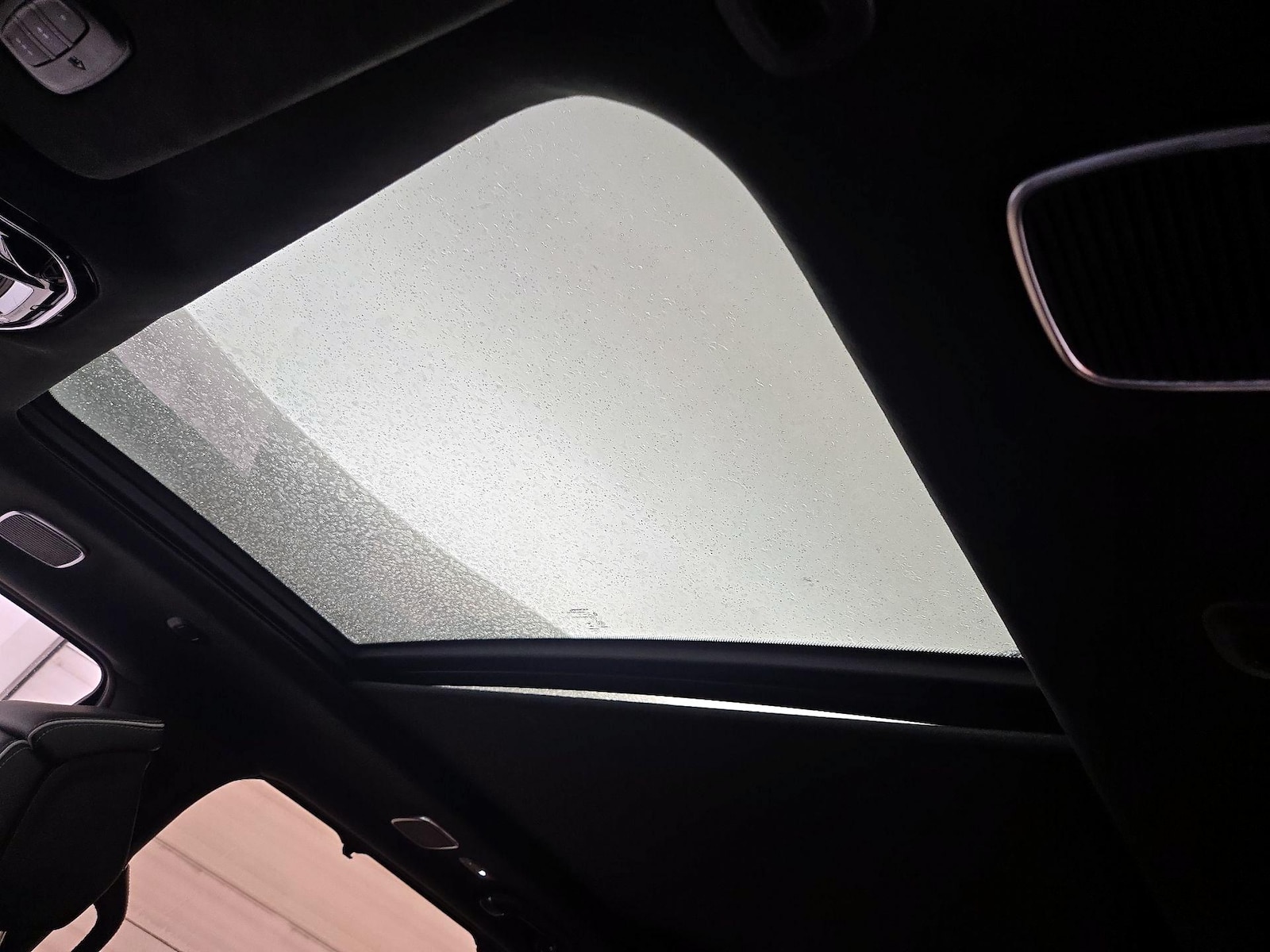 Panoramic Sunroof & Skylight(s)