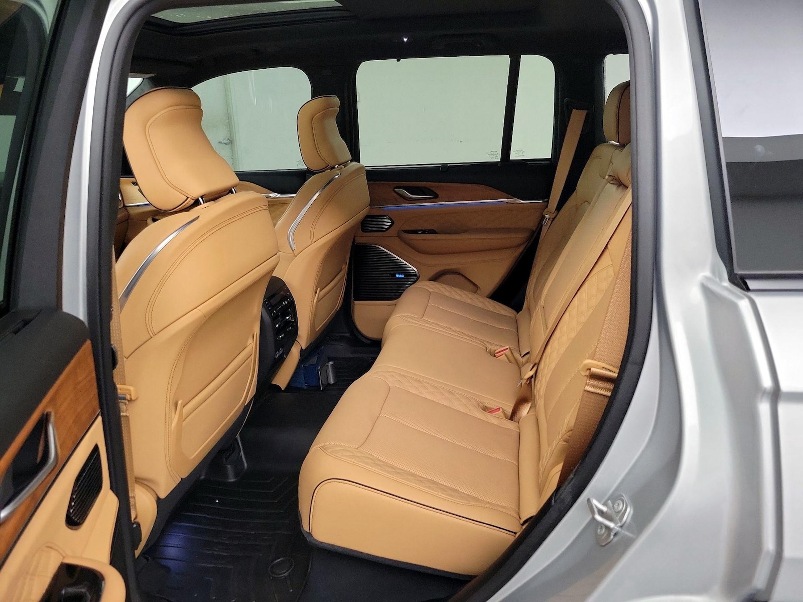 Rear A/C Seat(s)