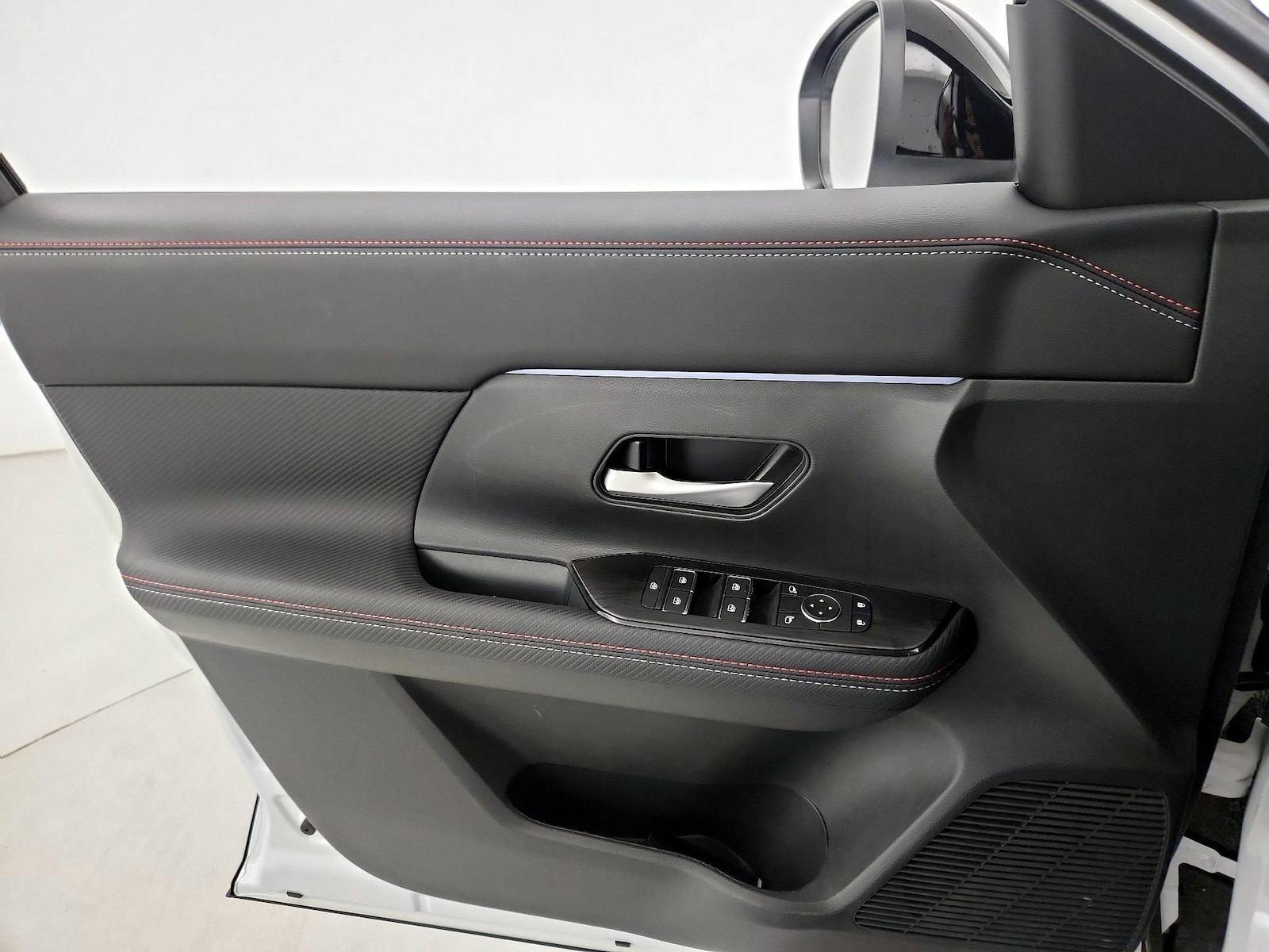 2026 Nissan KICKS SR - Photo 13