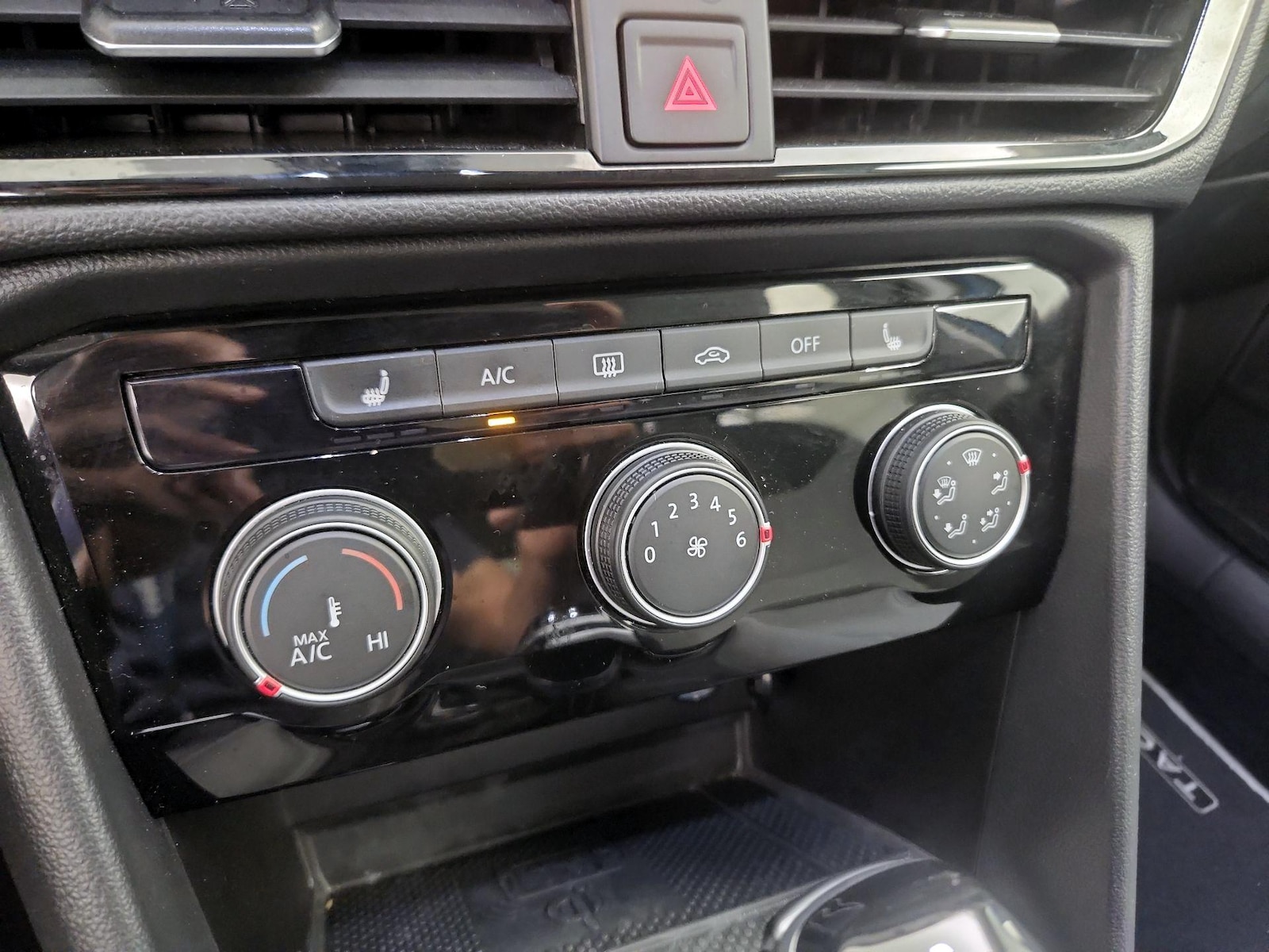 2023 Volkswagen Taos SE - Photo 17