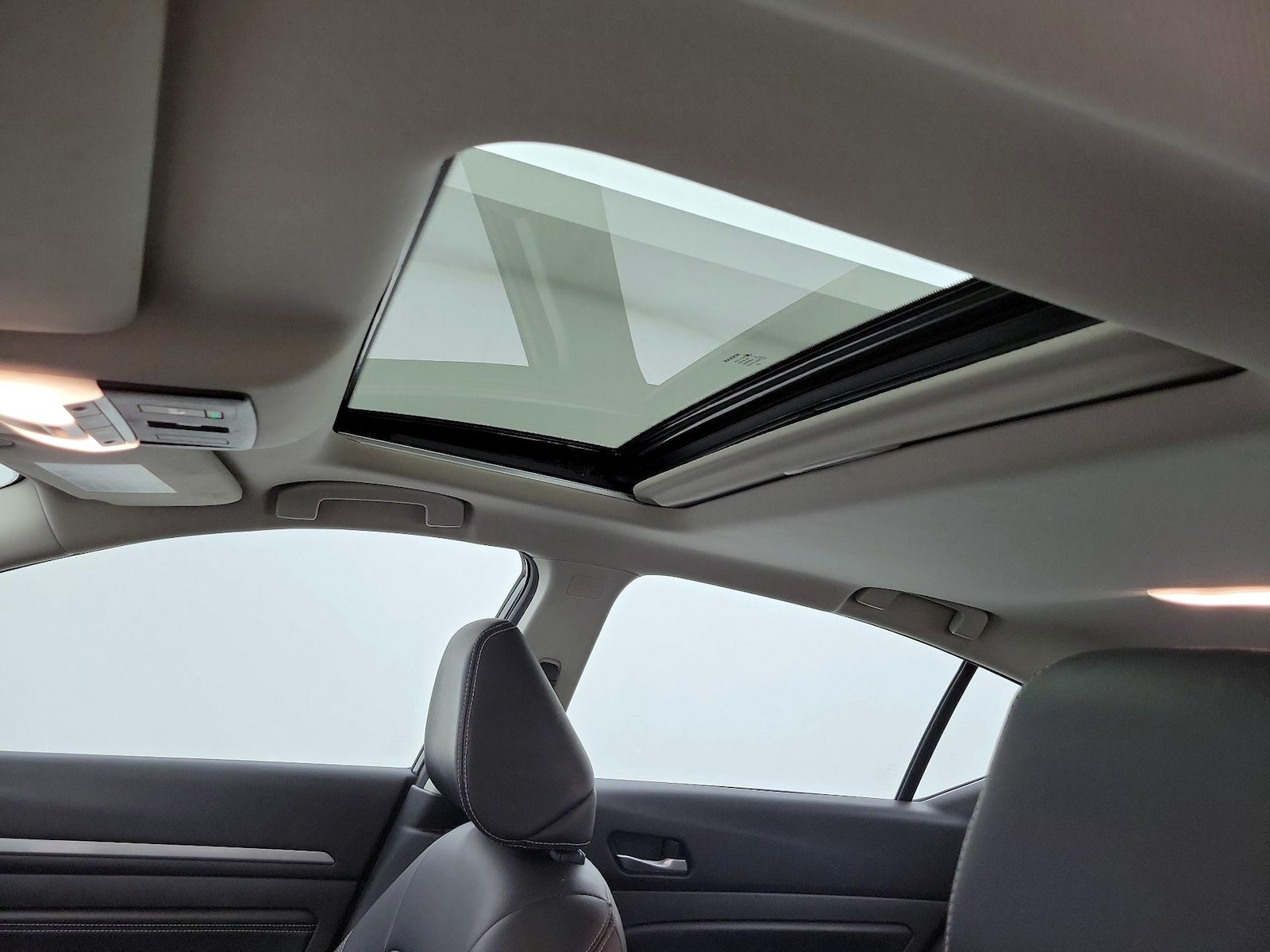 Sunroof(s) & Overhead Airbags