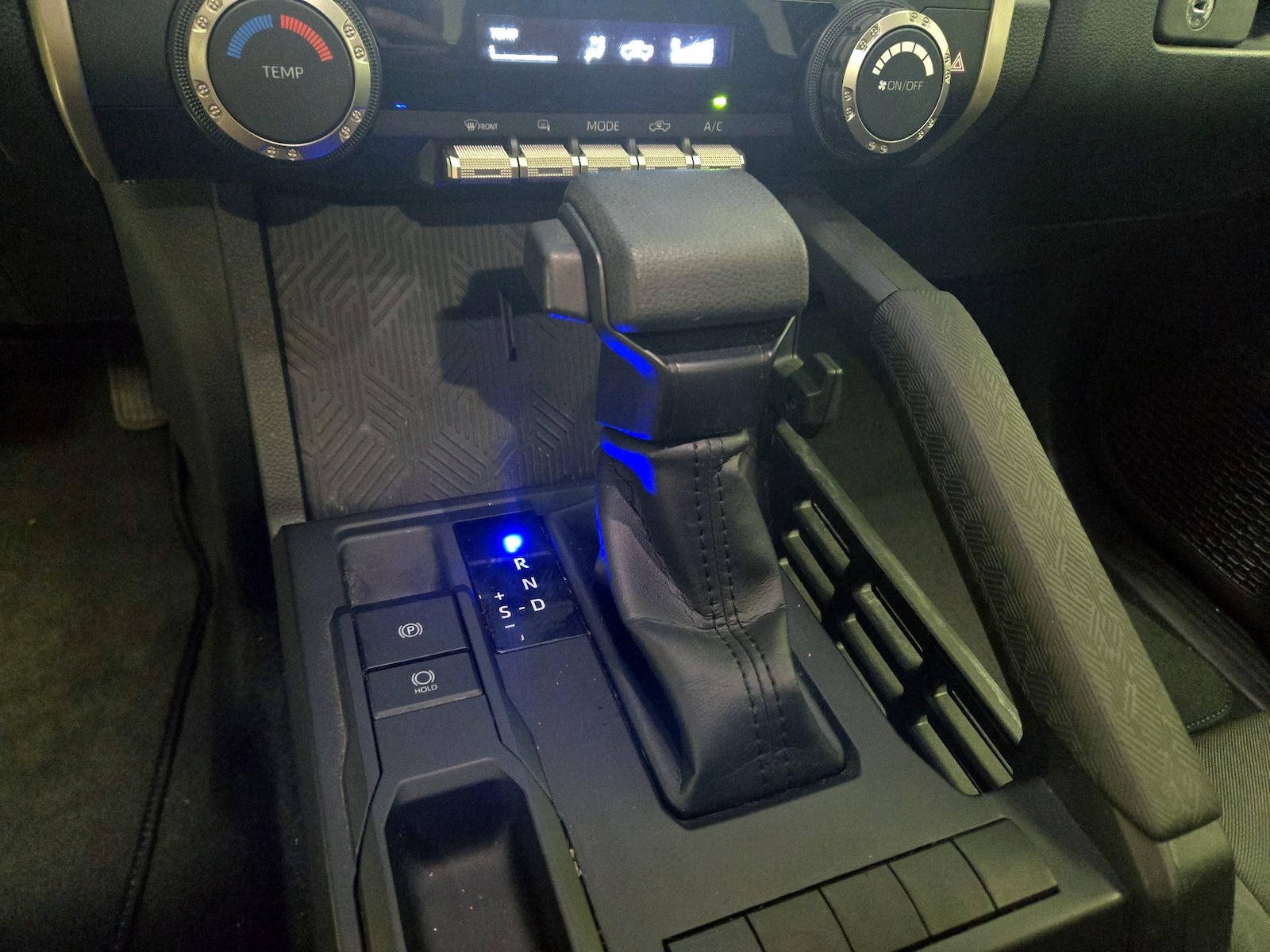 2025 Toyota Tacoma SR - Photo 18