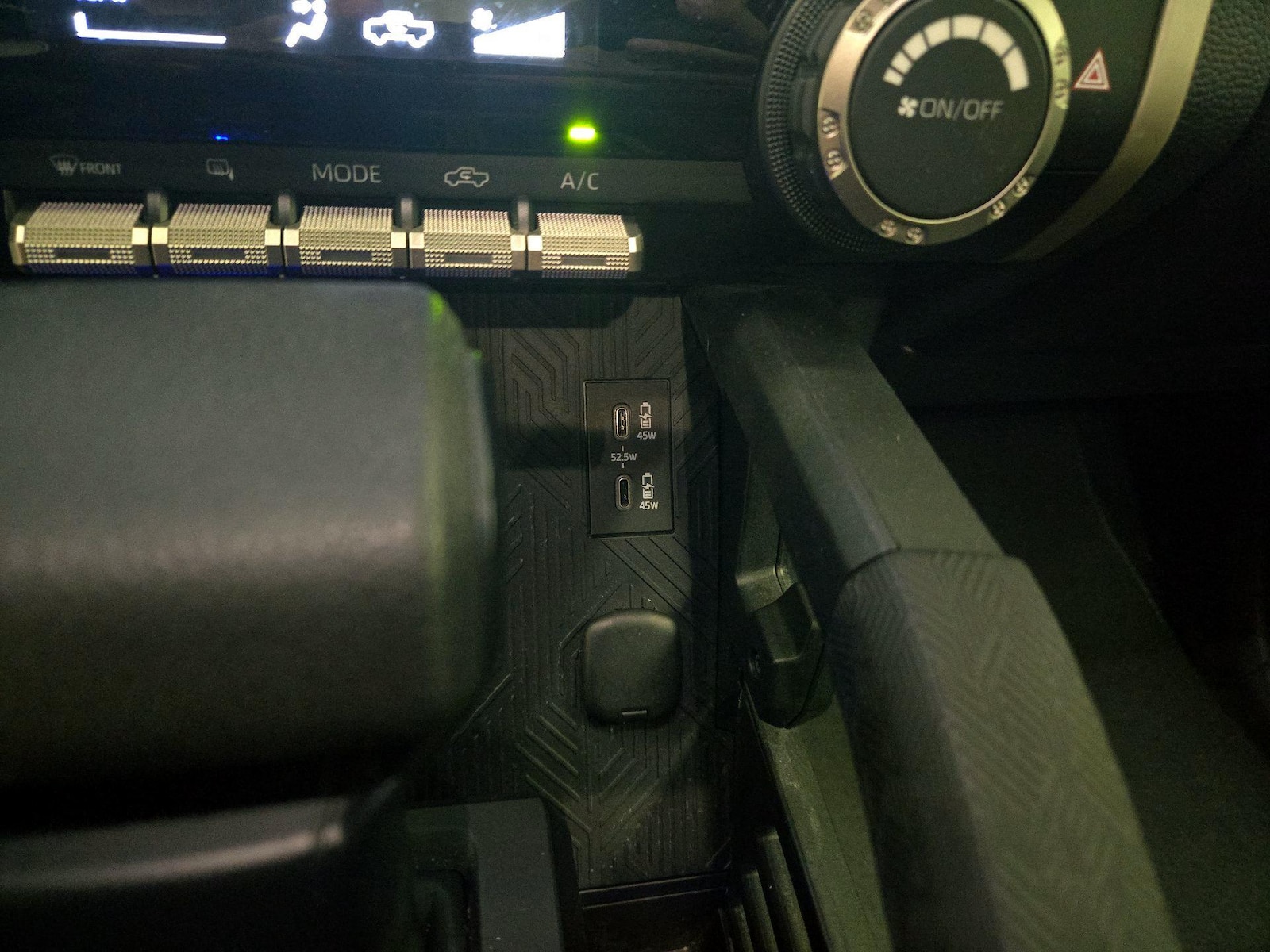 2025 Toyota Tacoma SR - Photo 19