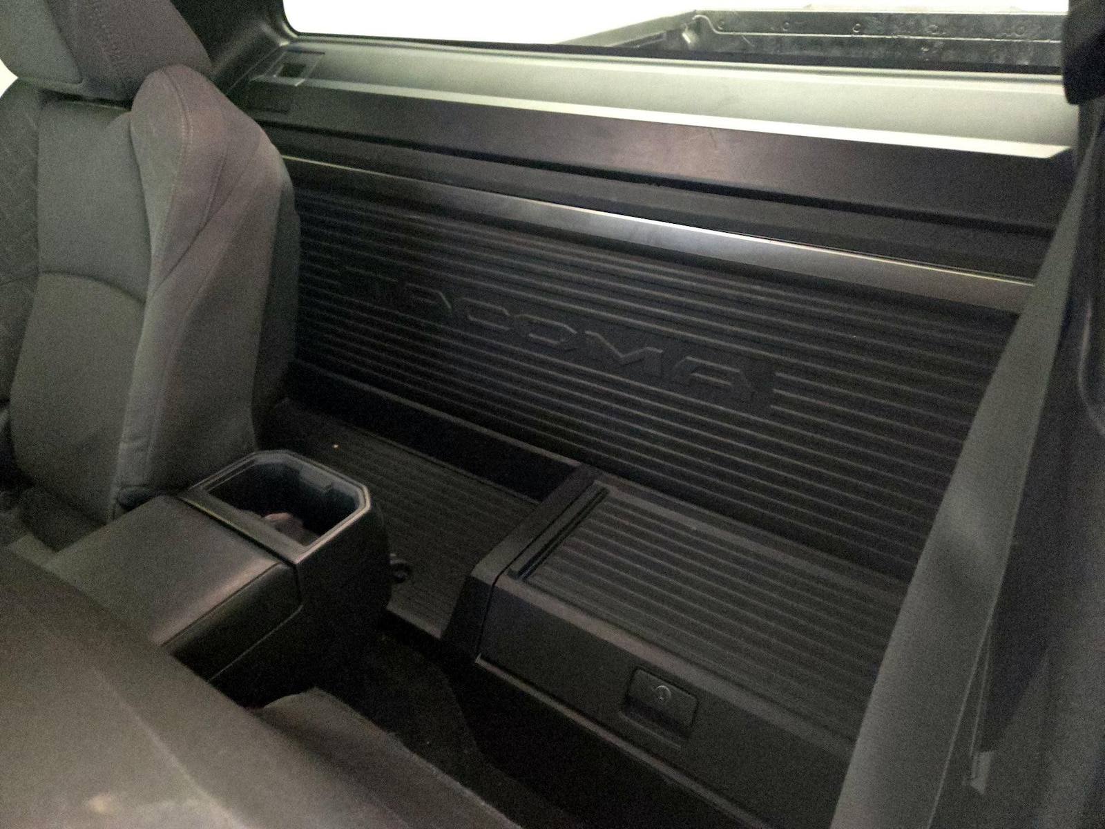 2025 Toyota Tacoma SR - Photo 20