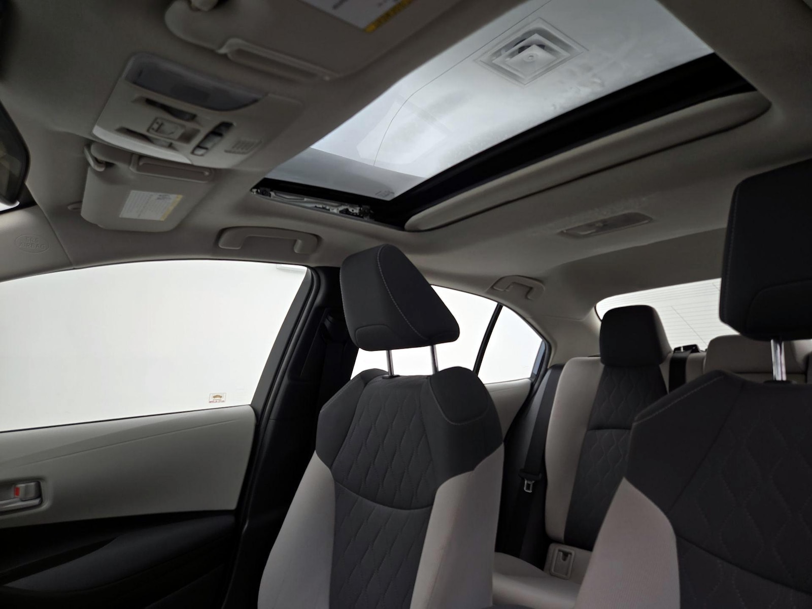 Sunroof(s) & Overhead Airbags