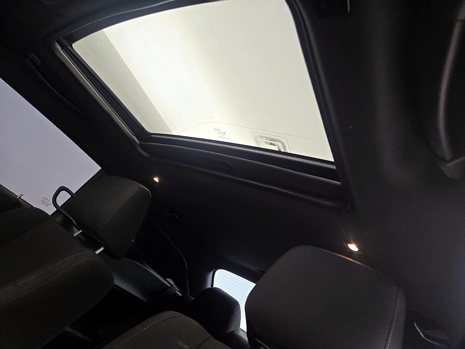 Sunroof(s) & Overhead Airbags