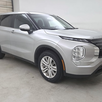2023 Mitsubishi Outlander ES