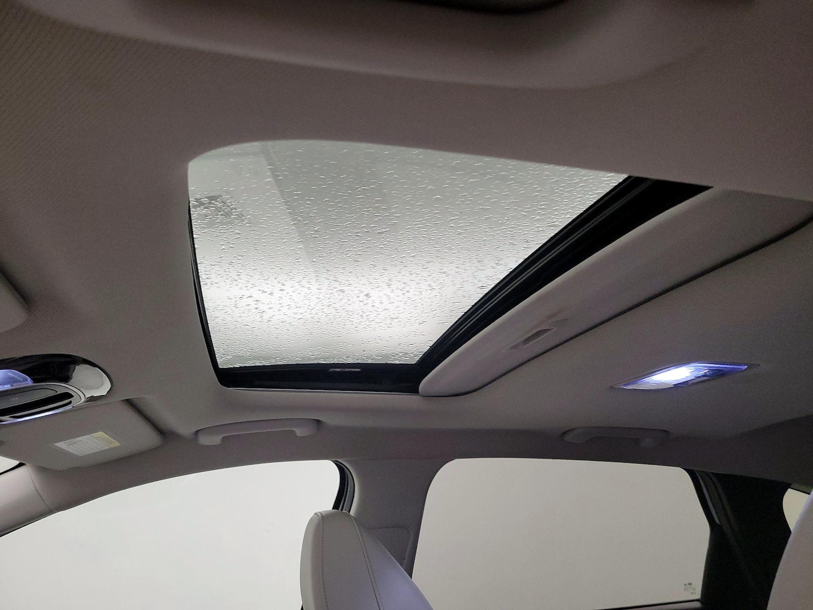 Sunroof(s) & Overhead Airbags
