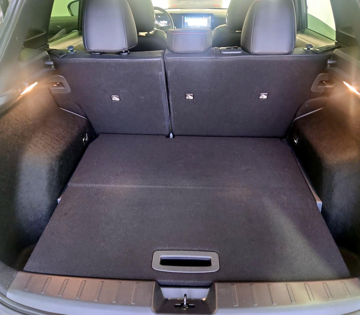 Trunk/Cargo (Seats Up)