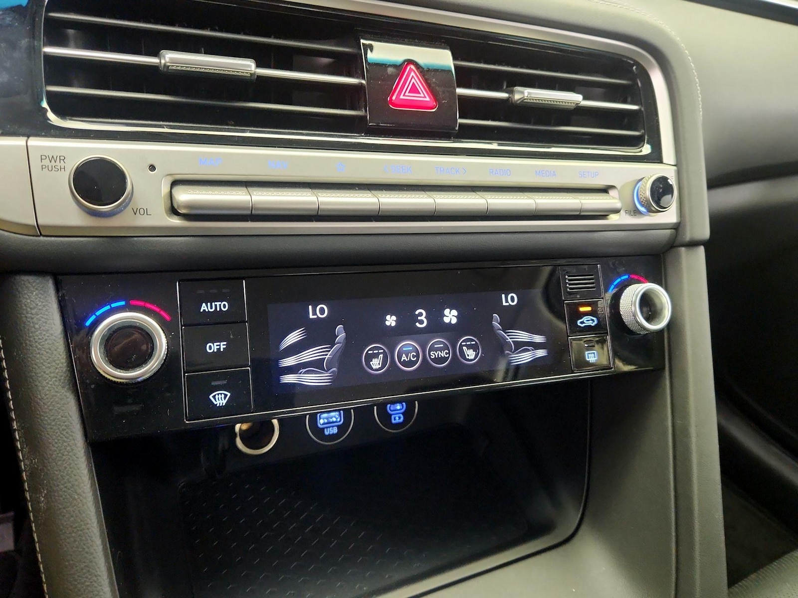 2026 GENESIS G70 Standard - Photo 18