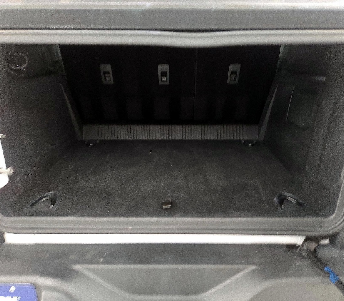 Trunk/Cargo (Seats Up)