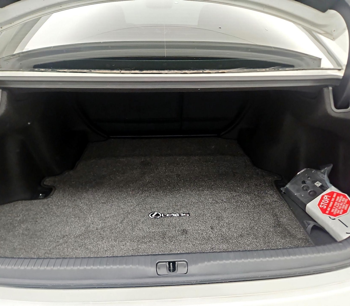 Trunk/Cargo (Seats Up)