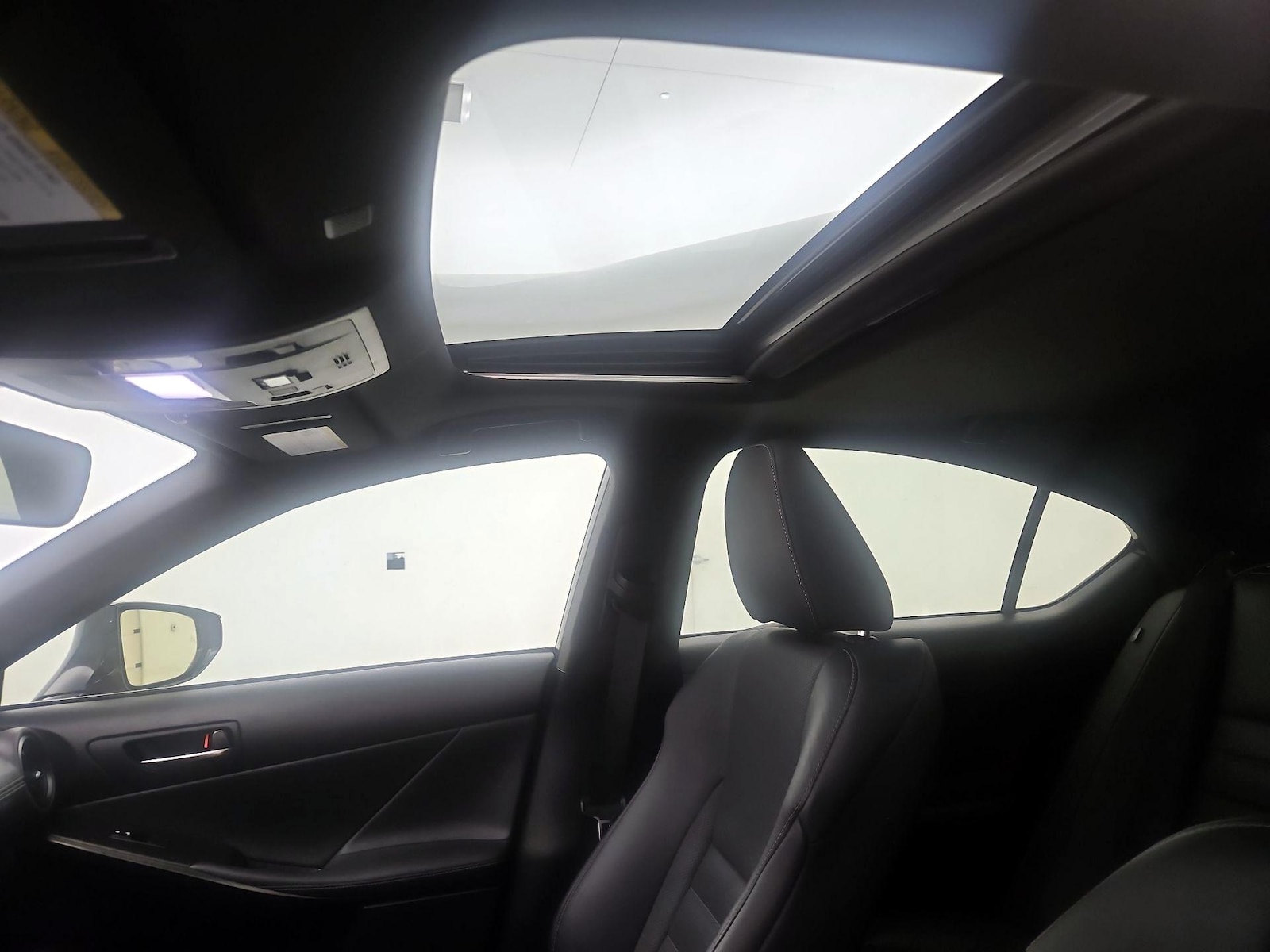 Sunroof(s) & Overhead Airbags
