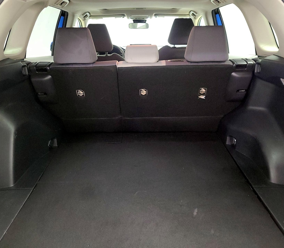 Trunk/Cargo (Seats Up)