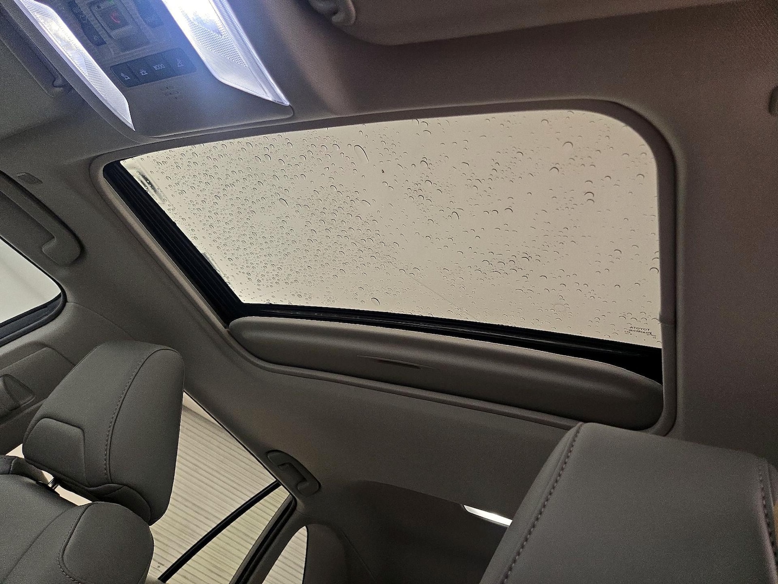 Sunroof(s) & Overhead Airbags