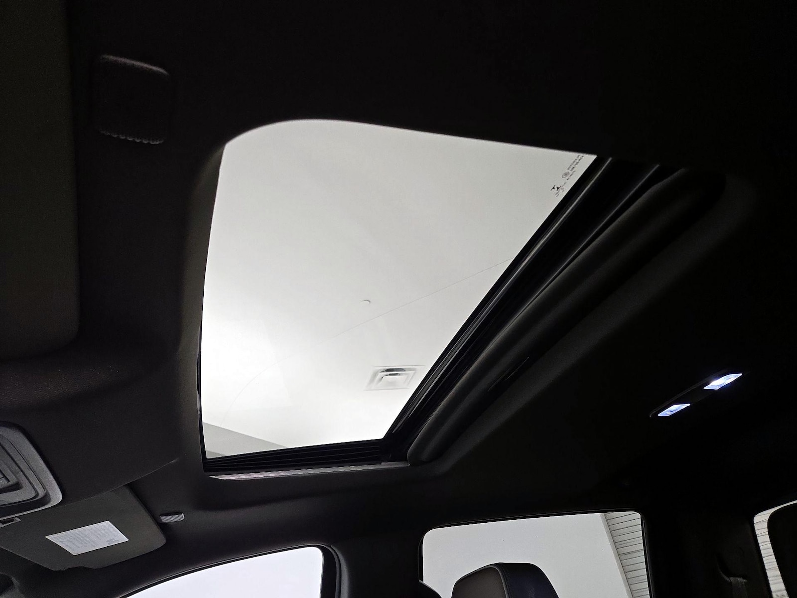 Sunroof(s) & Overhead Airbags
