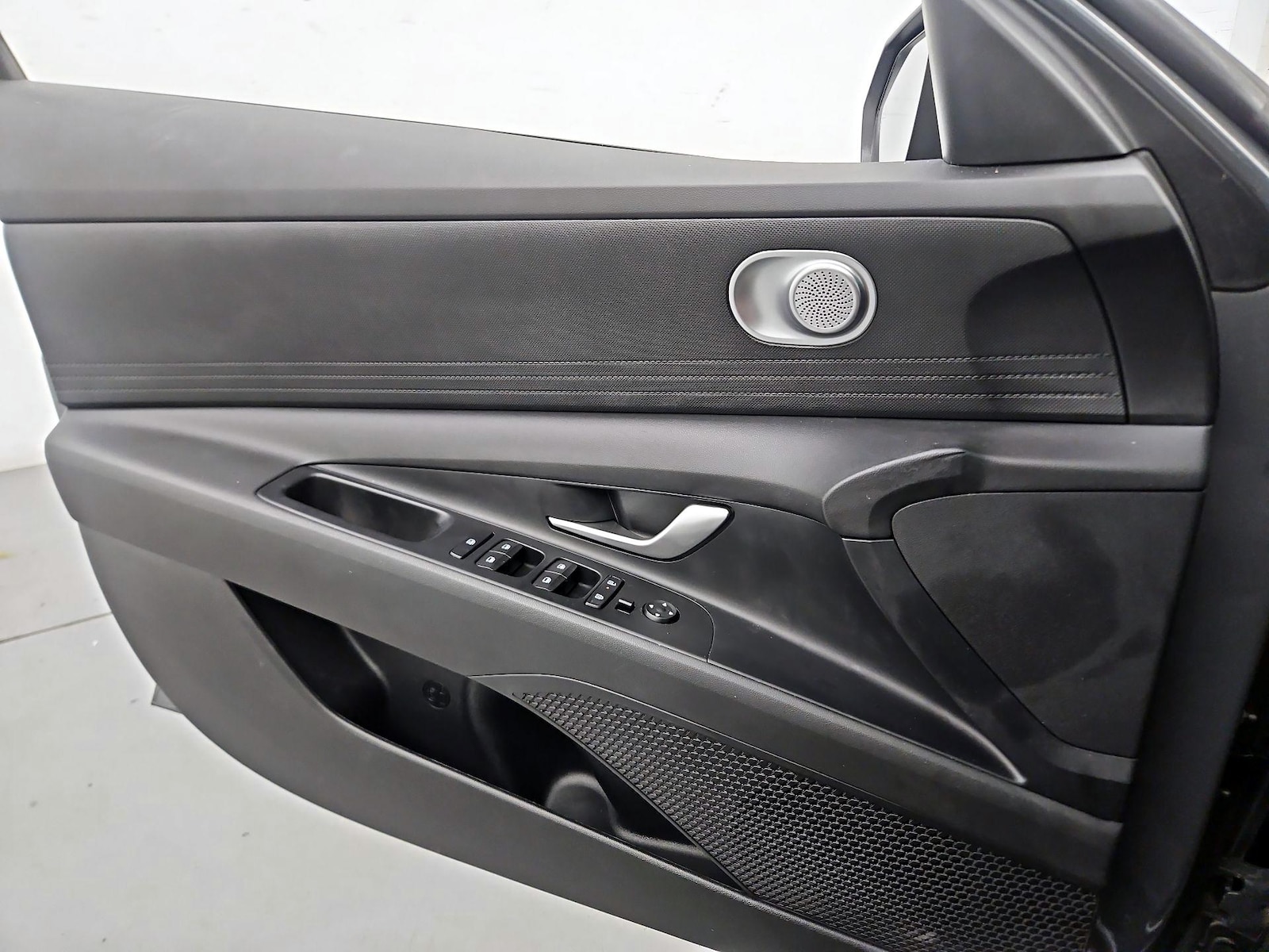 2025 Hyundai Elantra SE - Photo 13