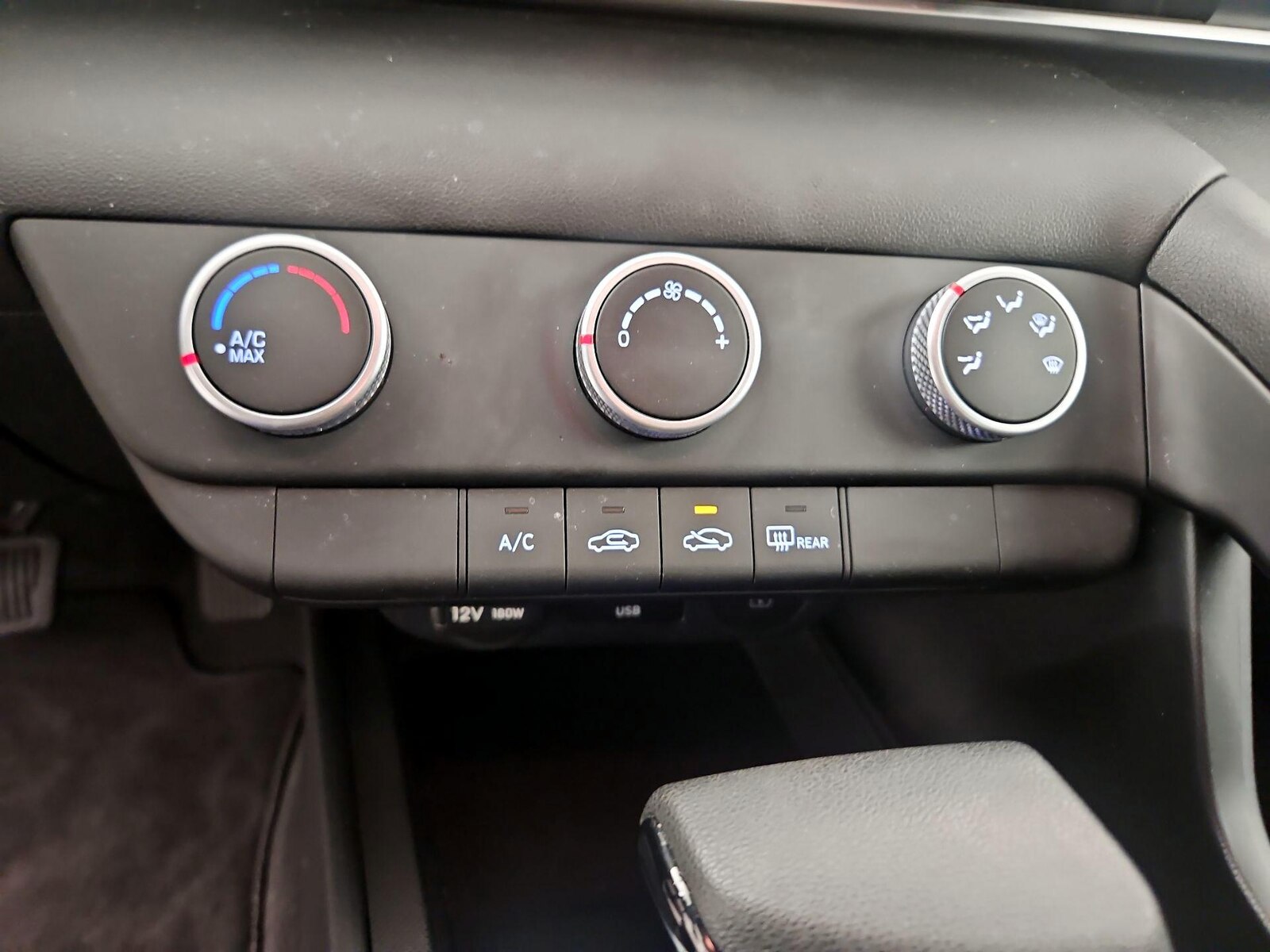 2025 Hyundai Elantra SE - Photo 17