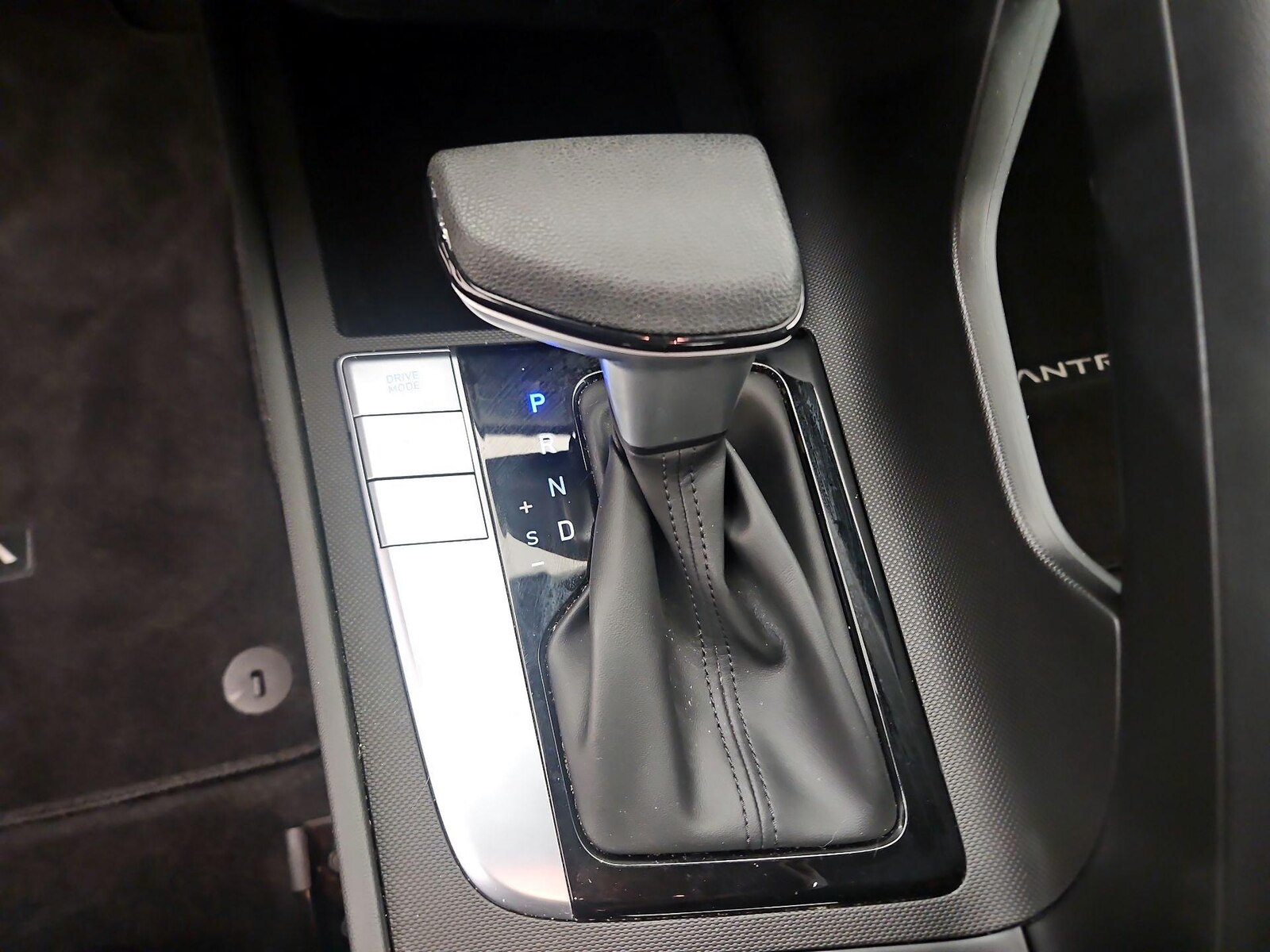 2025 Hyundai Elantra SE - Photo 18