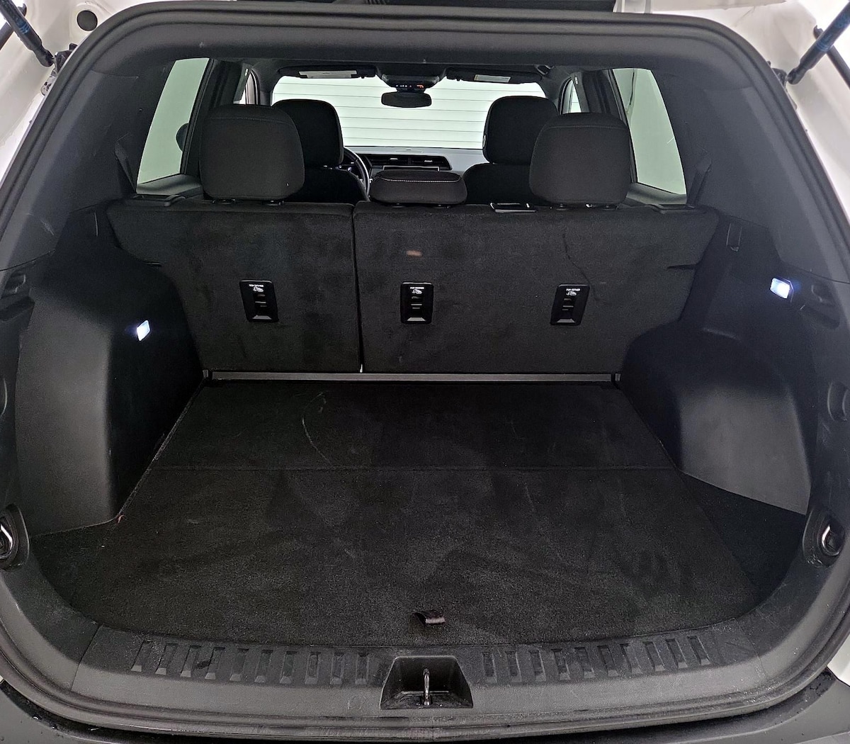 Trunk/Cargo (Seats Up)