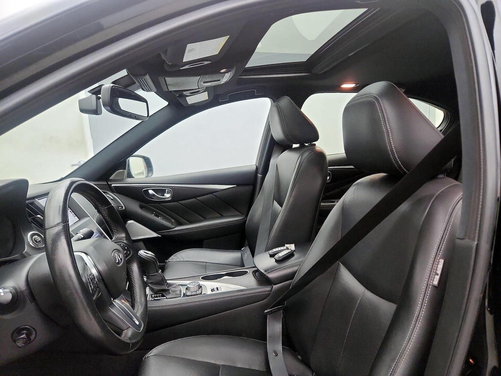 Sunroof(s) & Overhead Airbags