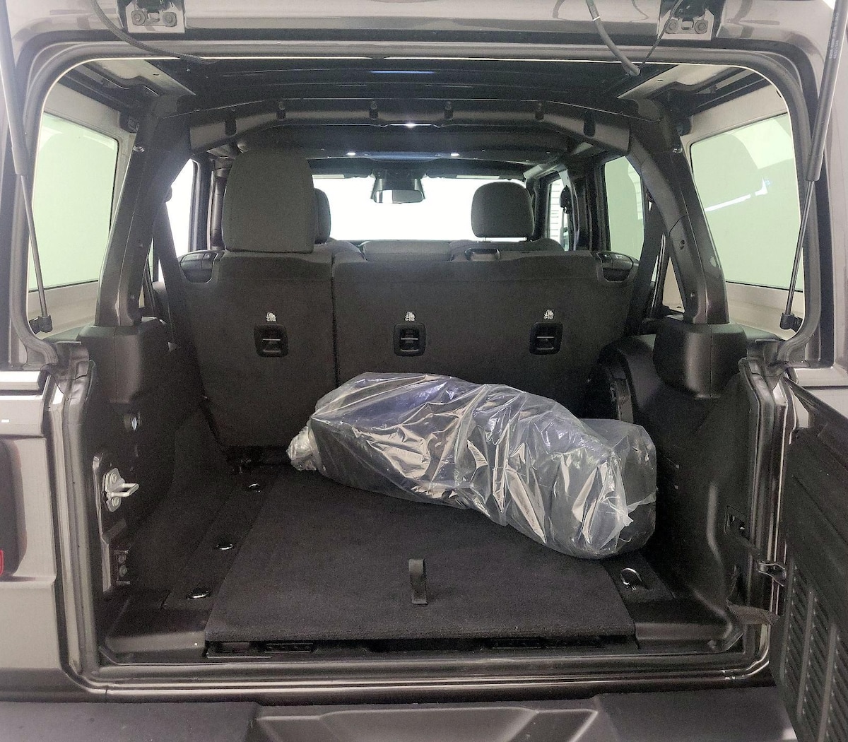 Trunk/Cargo (Seats Up)